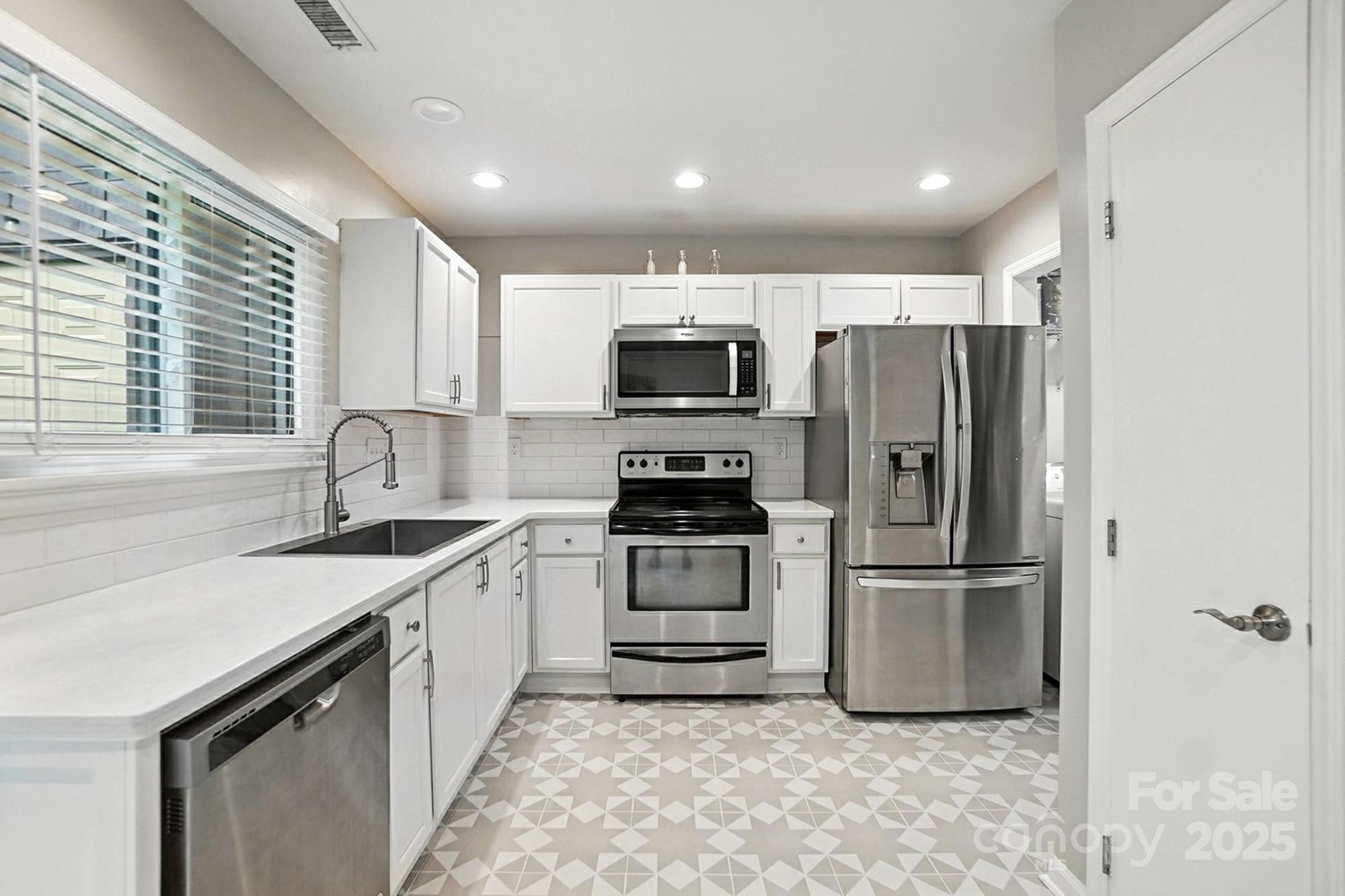 2509 Kilborne Drive J Property Photo 8