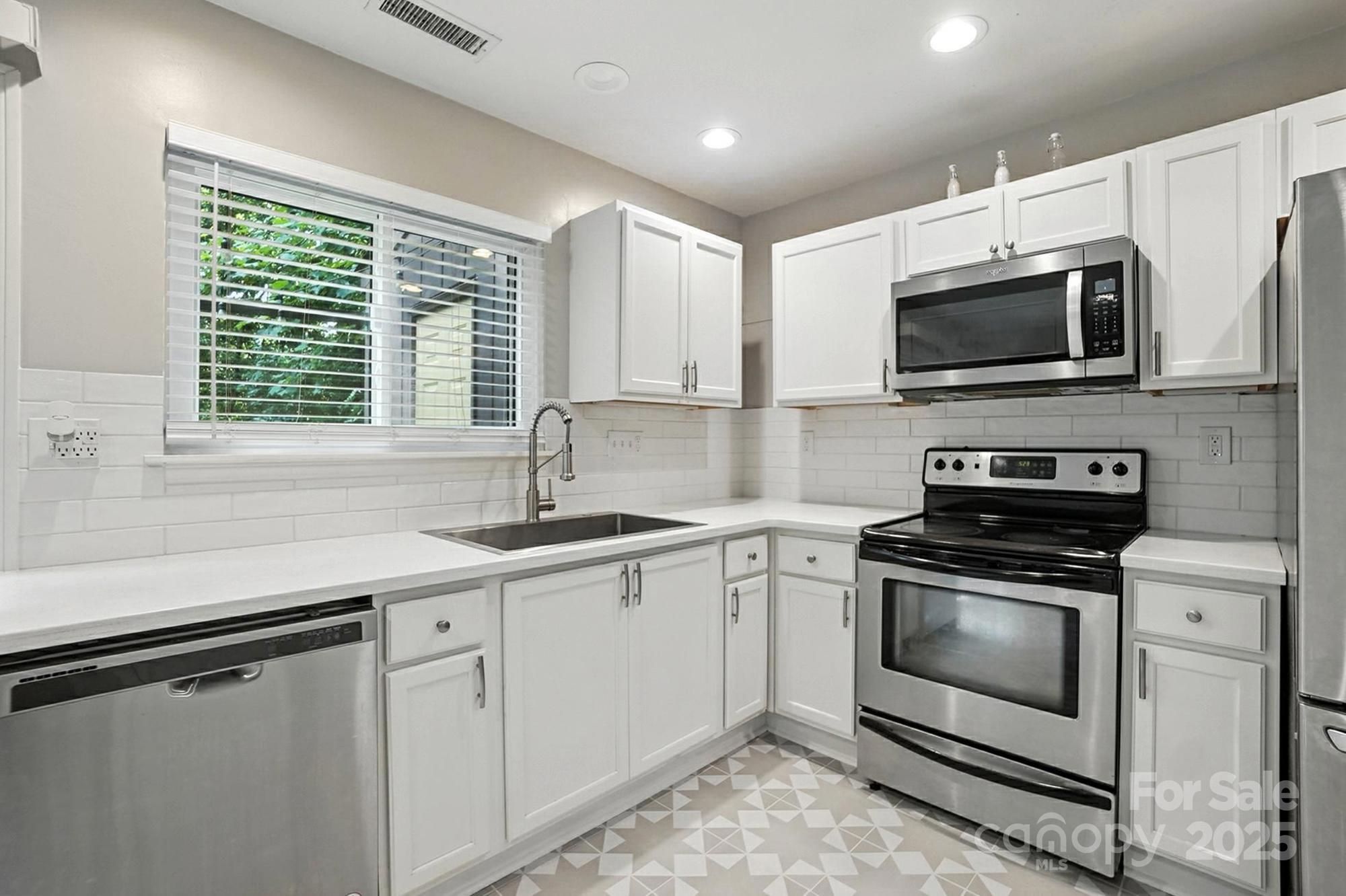 2509 Kilborne Drive J Property Photo 9