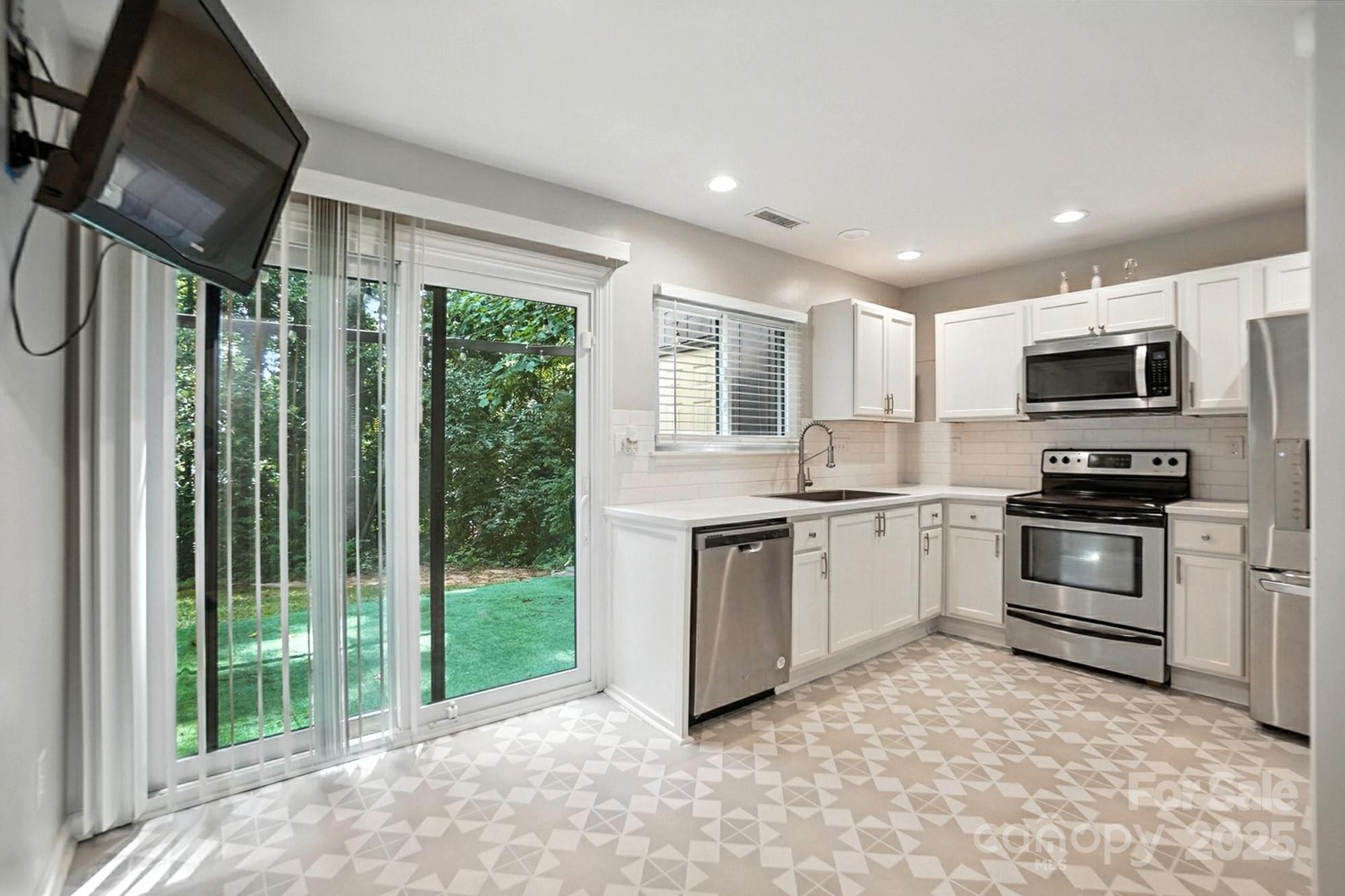 2509 Kilborne Drive J Property Photo 13