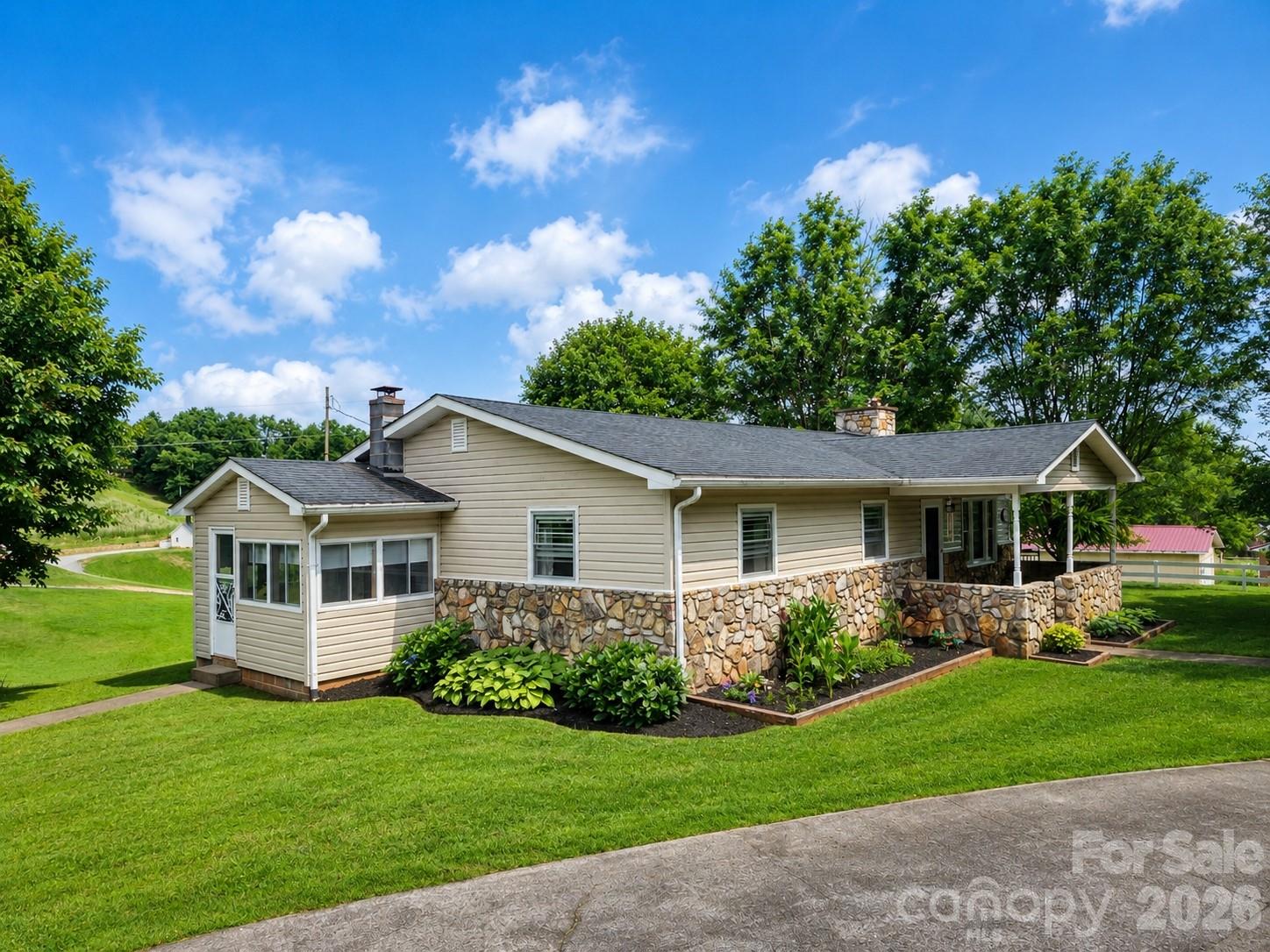 560 Bailey Mountain Road Property Photo 1