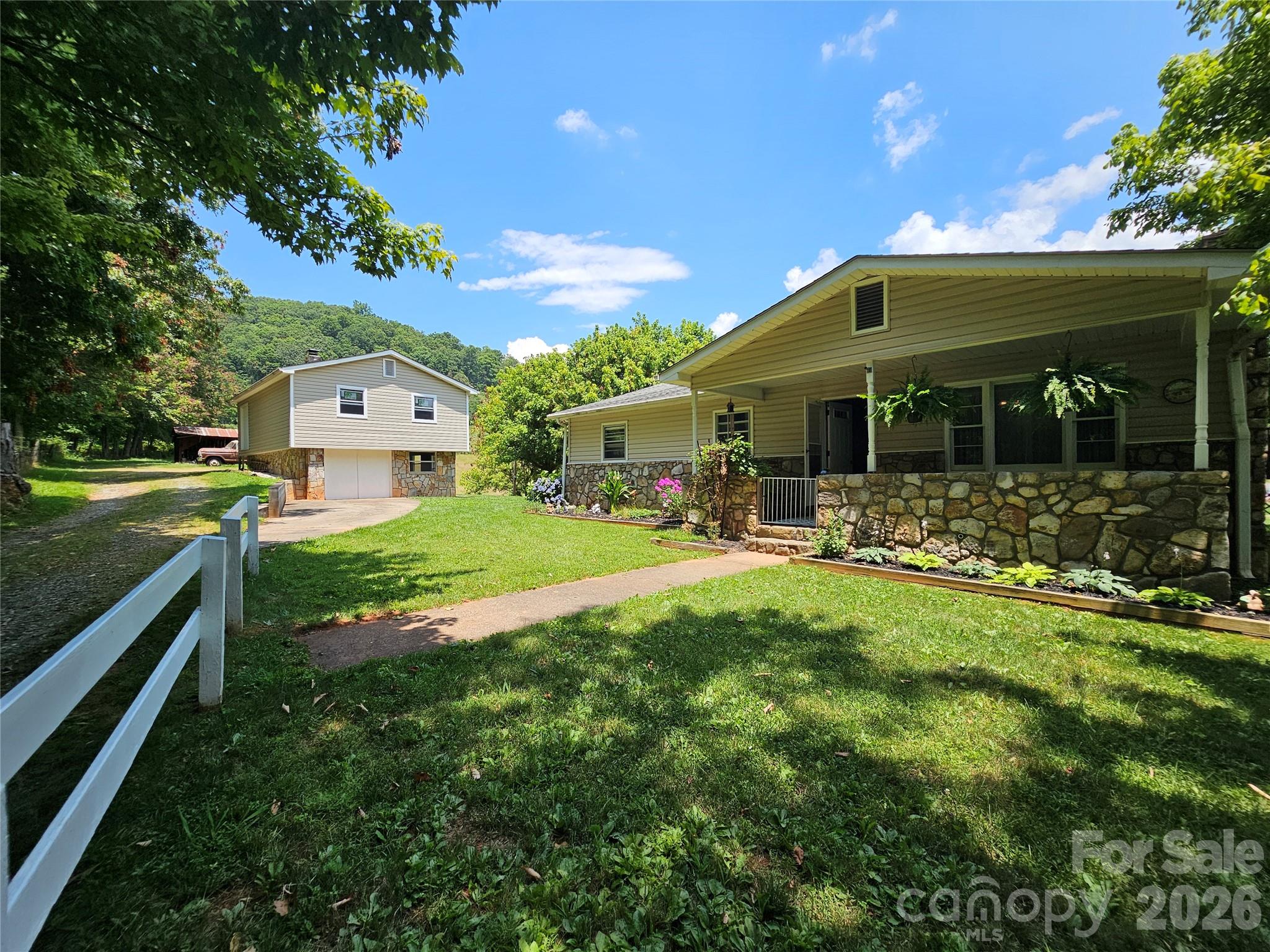 560 Bailey Mountain Road Property Photo 2