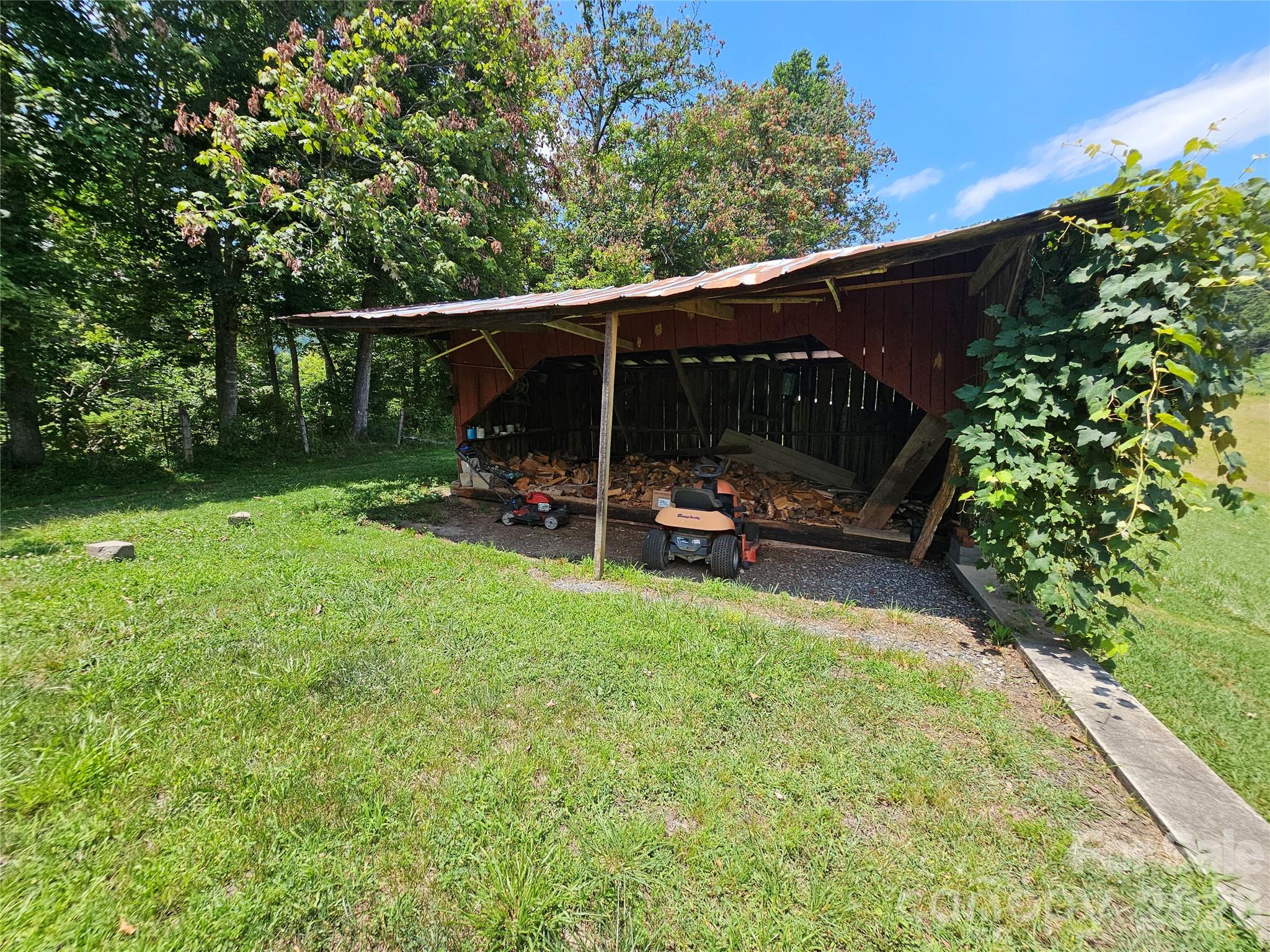 560 Bailey Mountain Road Property Photo 8