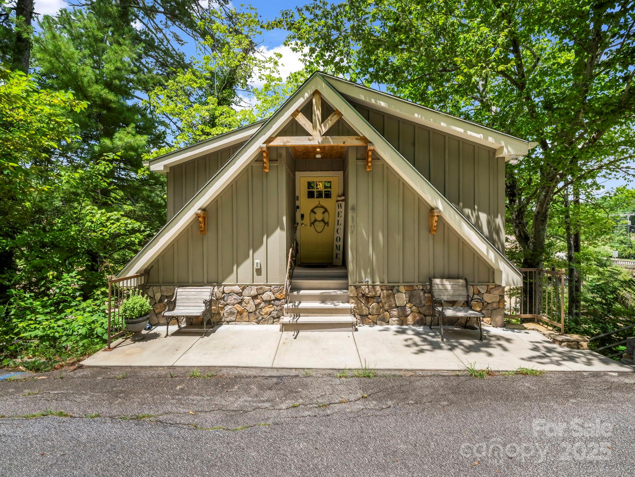 417 Tryon Bay Circle Property Photo 1