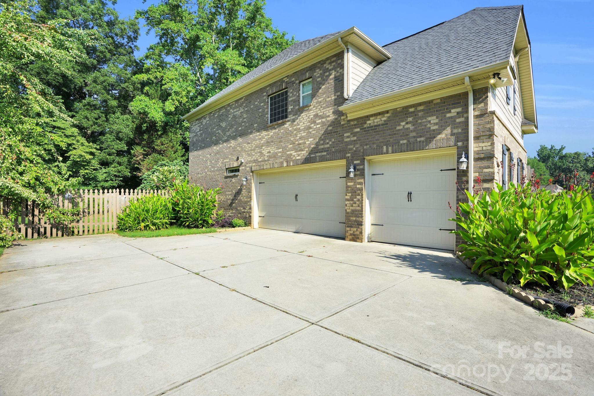 12515 Hashanli Place Property Photo 3