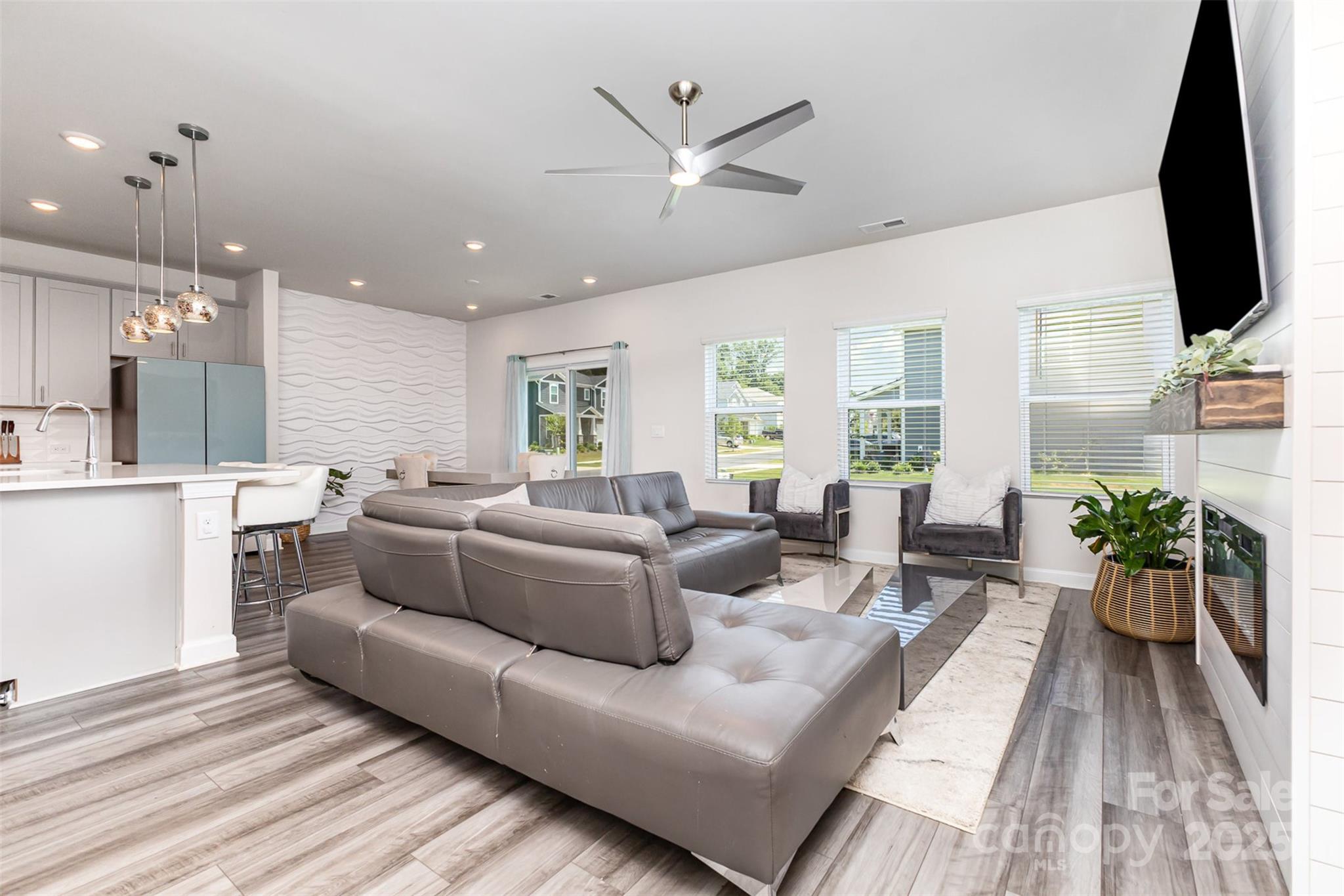 3514 Peach Cobbler Street Property Photo 6