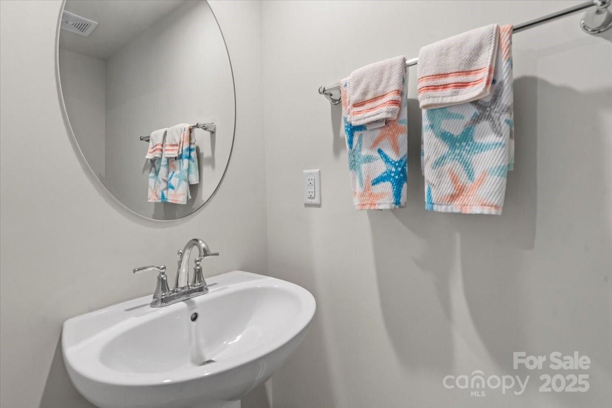 512 Whitehall Circle Property Photo 10