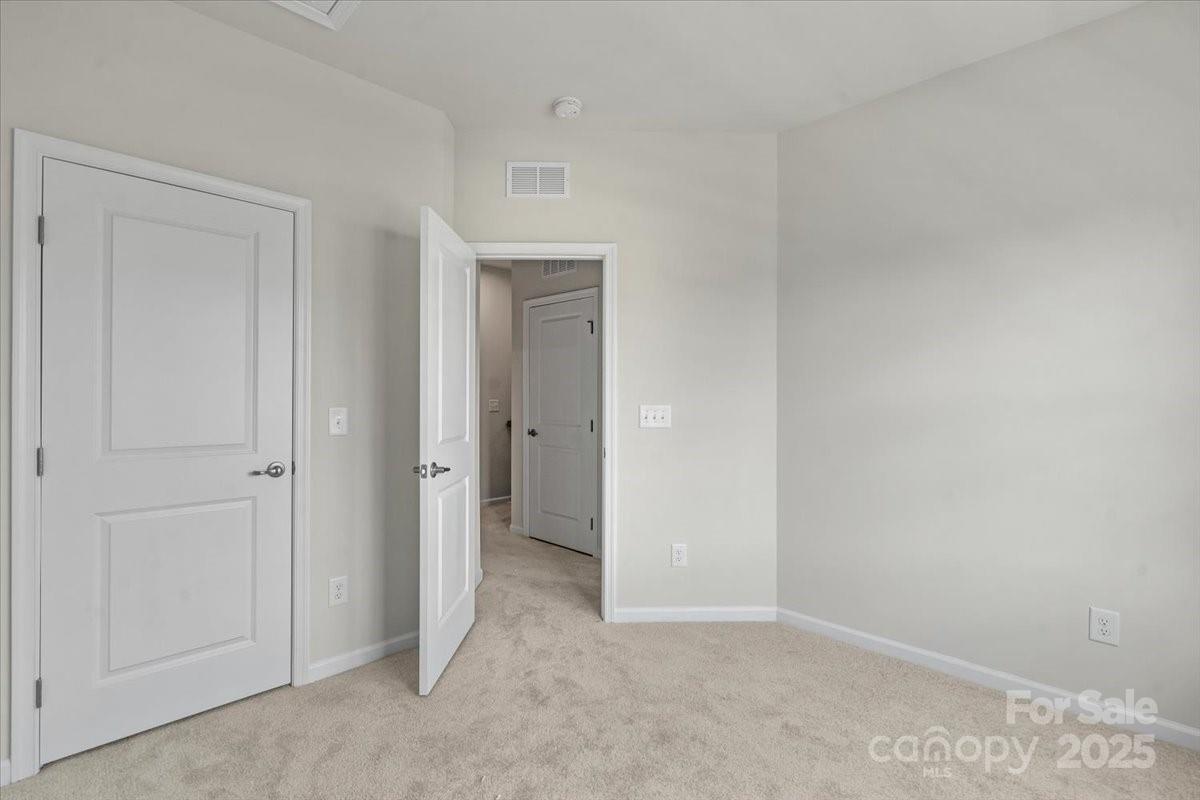 512 Whitehall Circle Property Photo 21