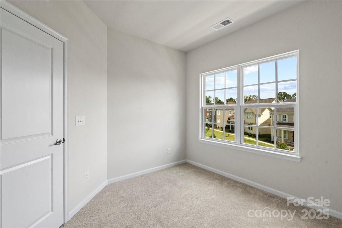512 Whitehall Circle Property Photo 22
