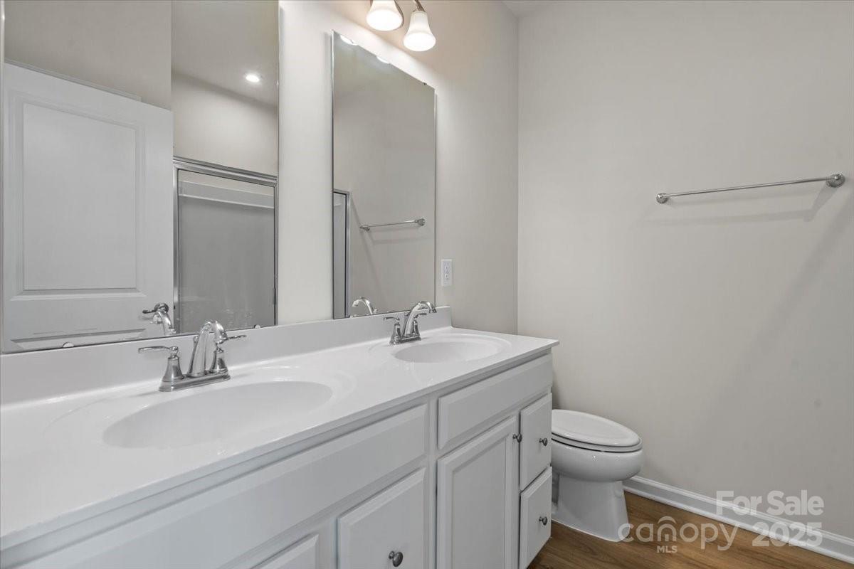 512 Whitehall Circle Property Photo 29