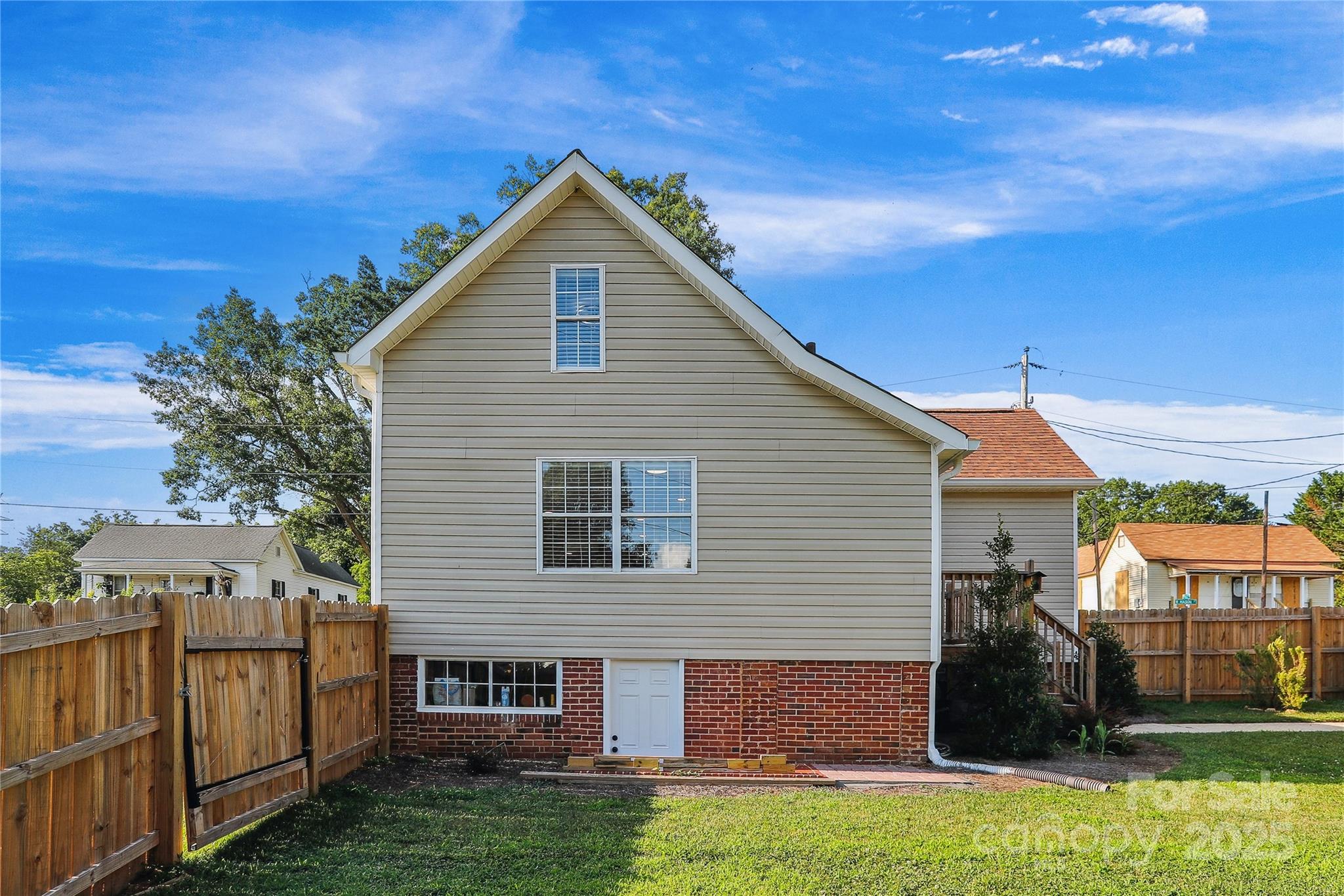 605 W Mason Street Property Photo 2