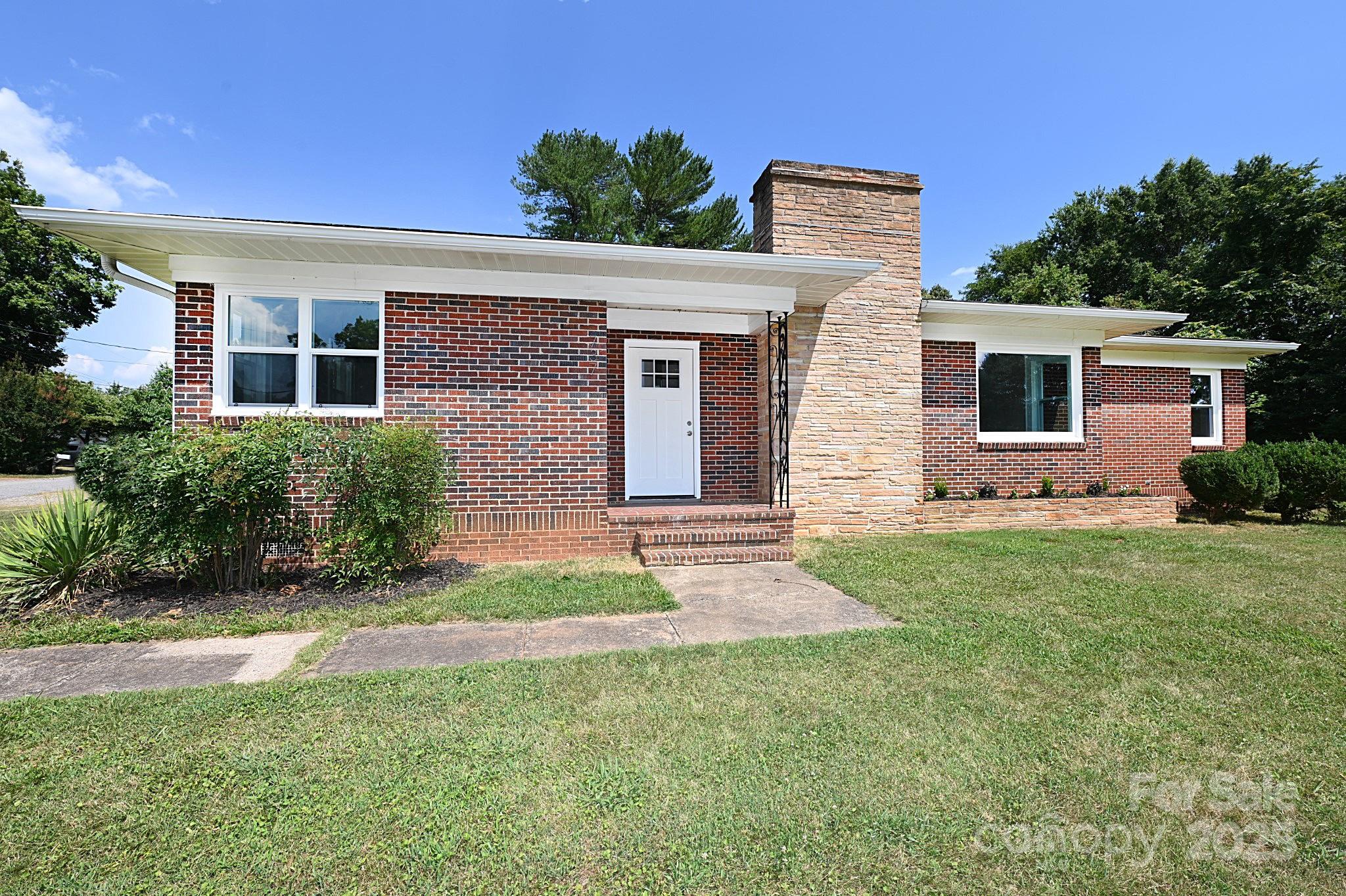 737 8th Street Property Photo 1