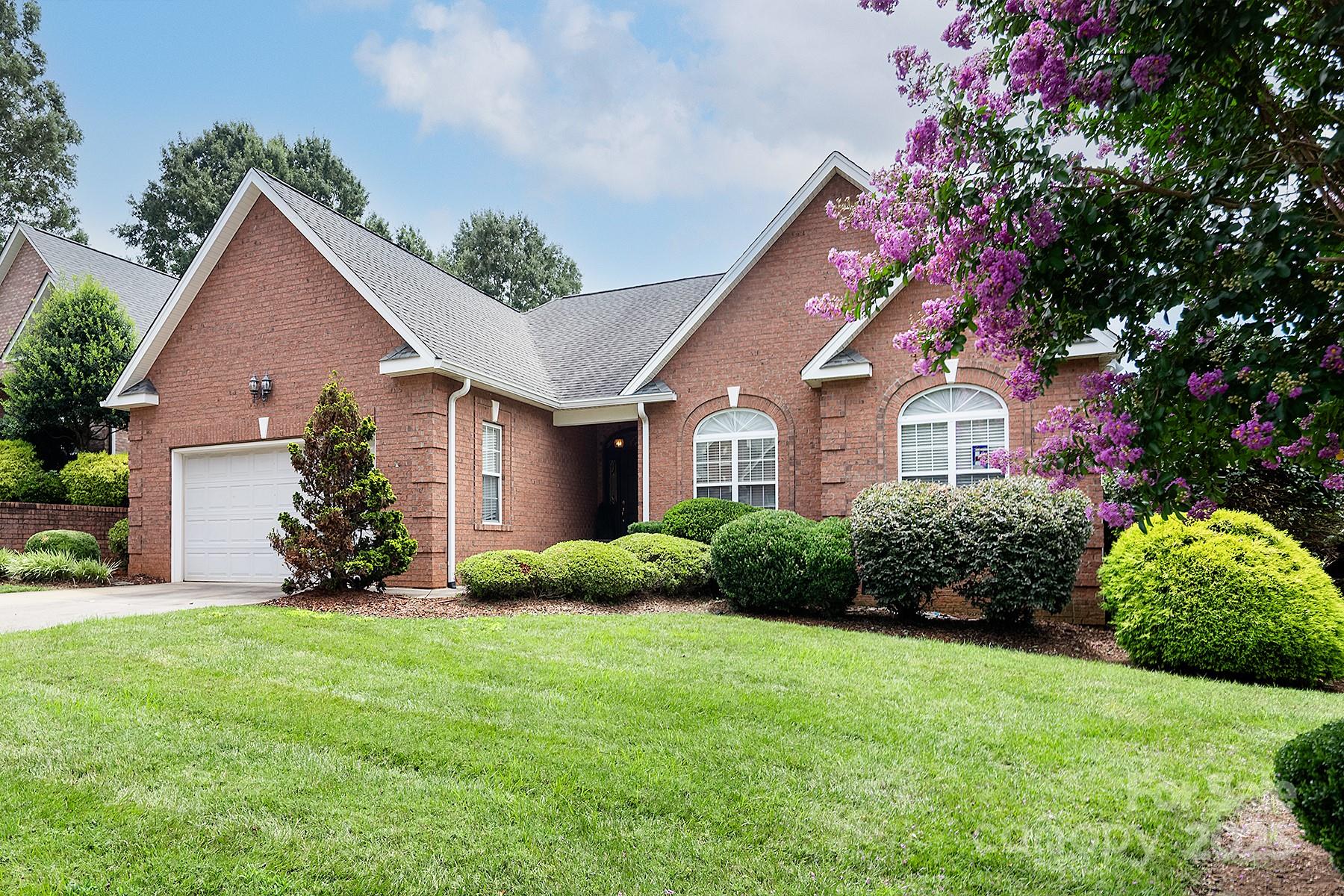 122 Hazeltine Court Property Photo