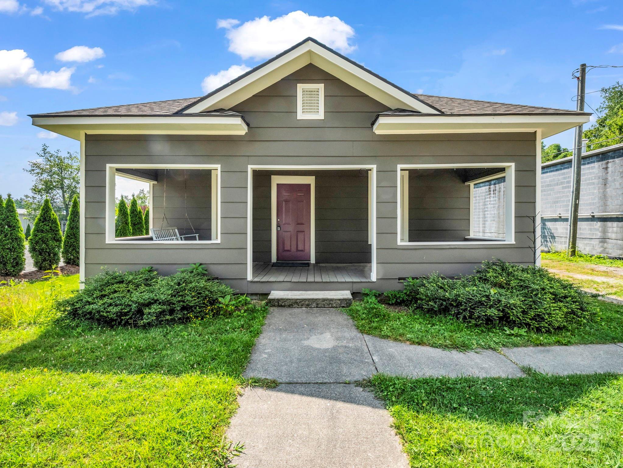118 Railroad Avenue Property Photo 1