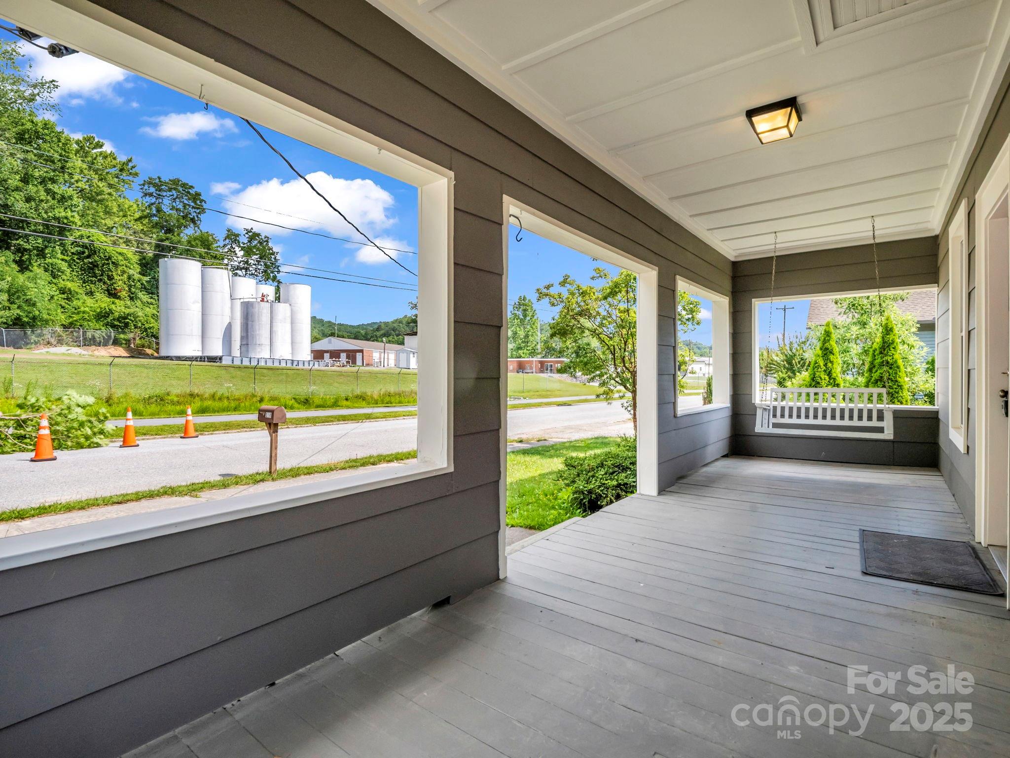 118 Railroad Avenue Property Photo 6