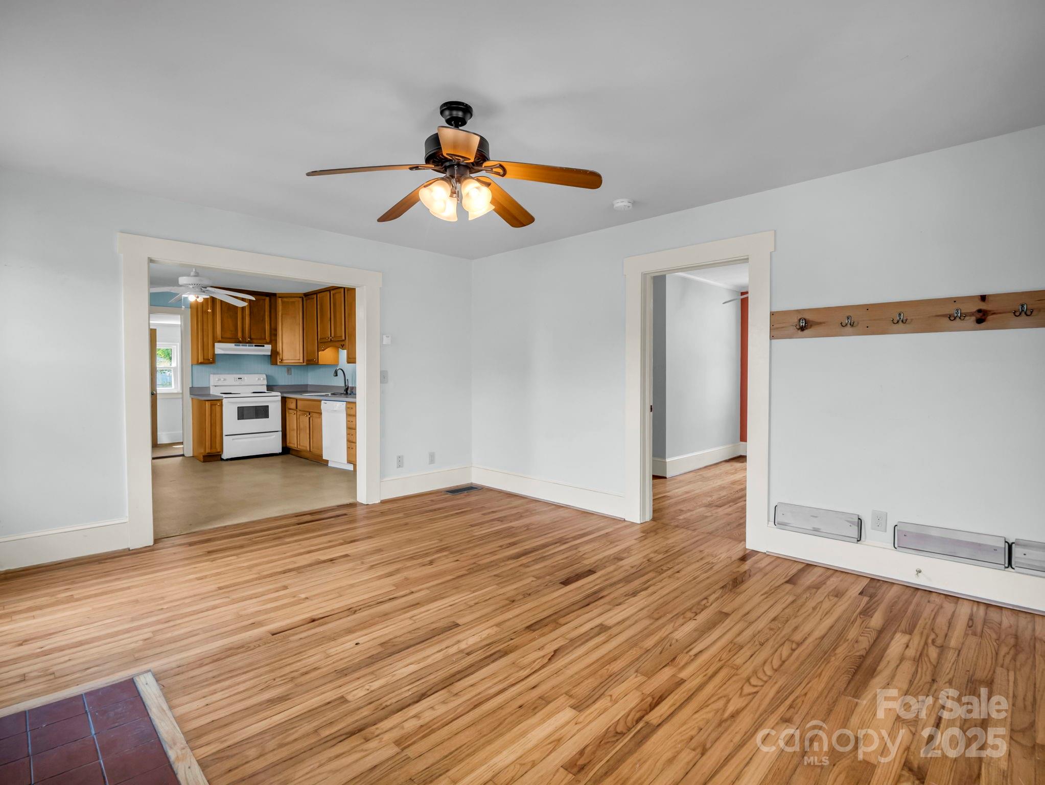 118 Railroad Avenue Property Photo 9
