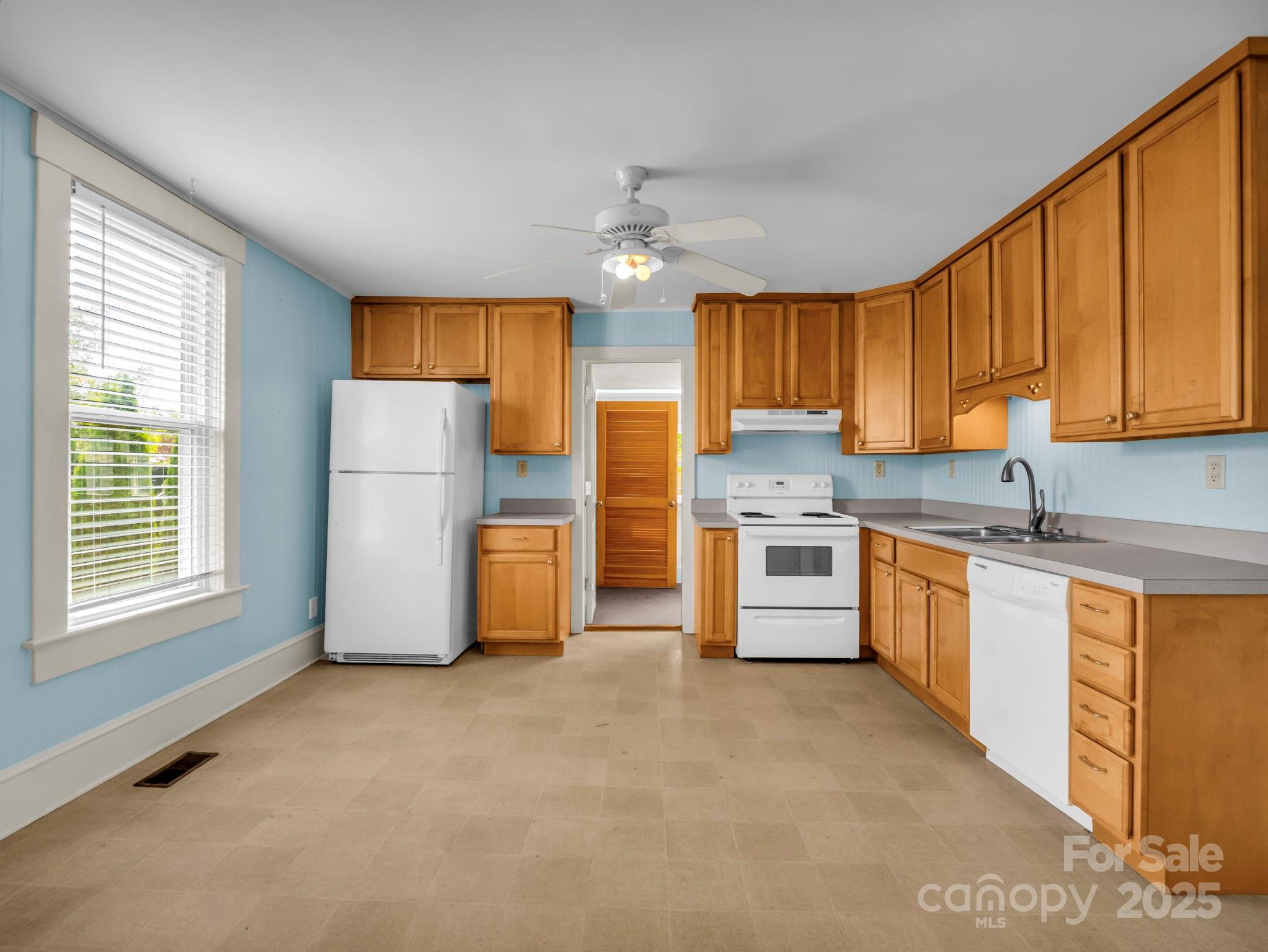 118 Railroad Avenue Property Photo 10