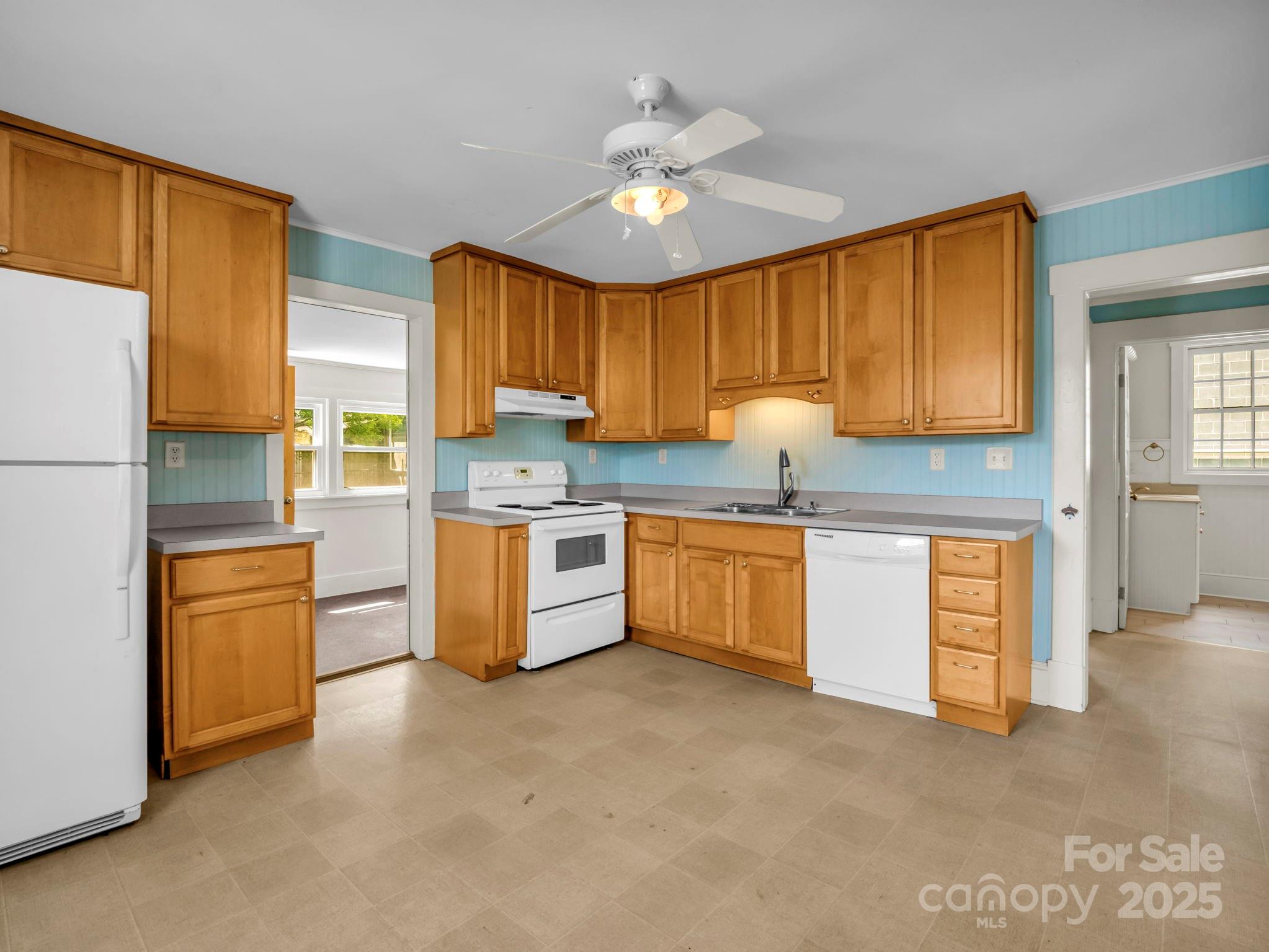 118 Railroad Avenue Property Photo 11