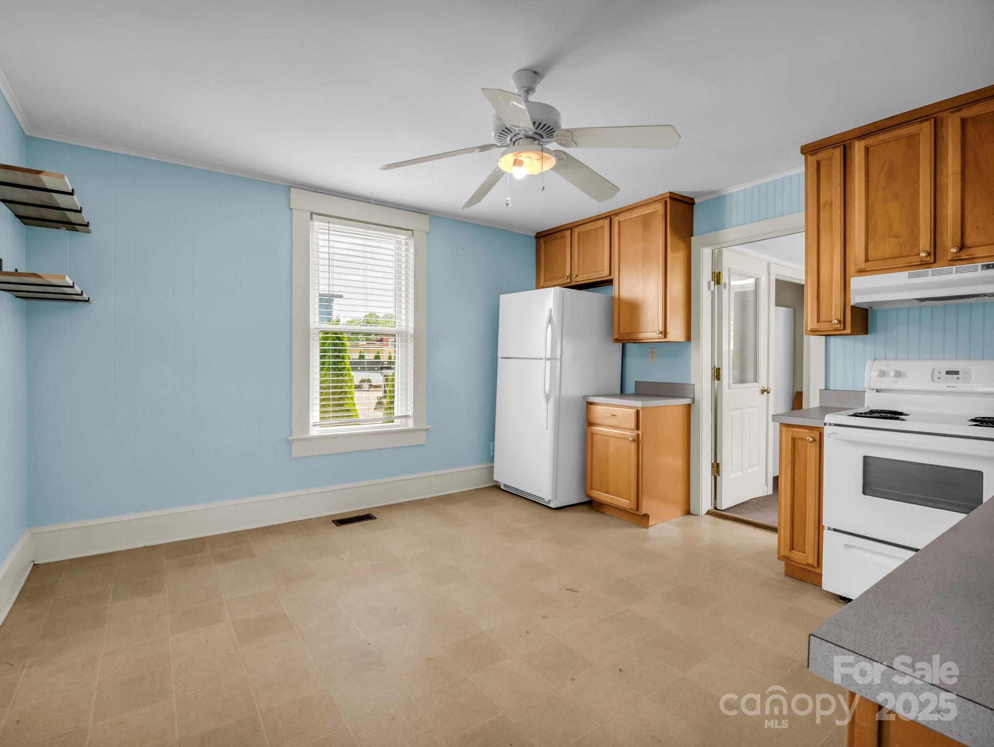 118 Railroad Avenue Property Photo 12
