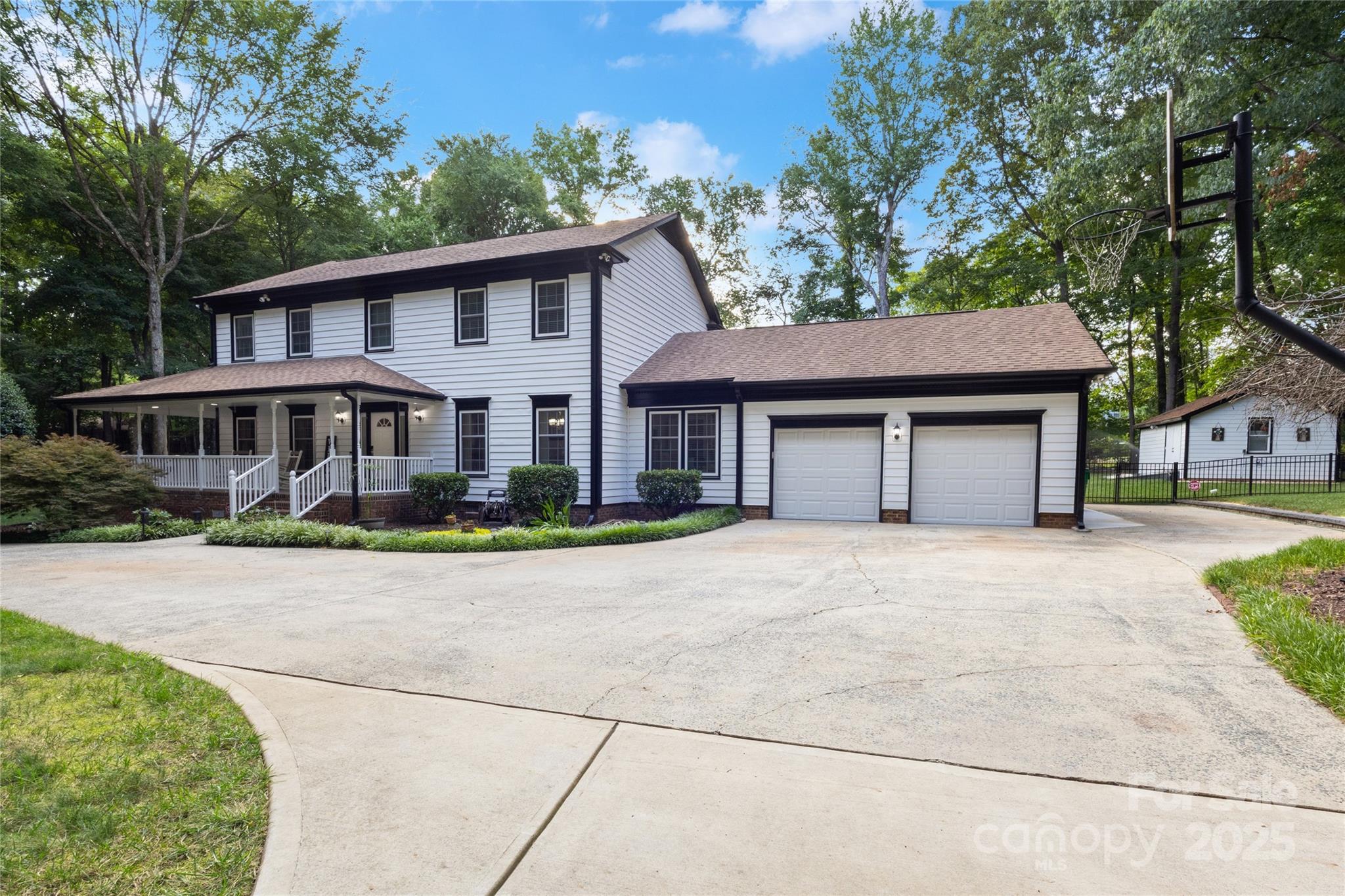 10700 Chestnut Hill Drive Property Photo 1