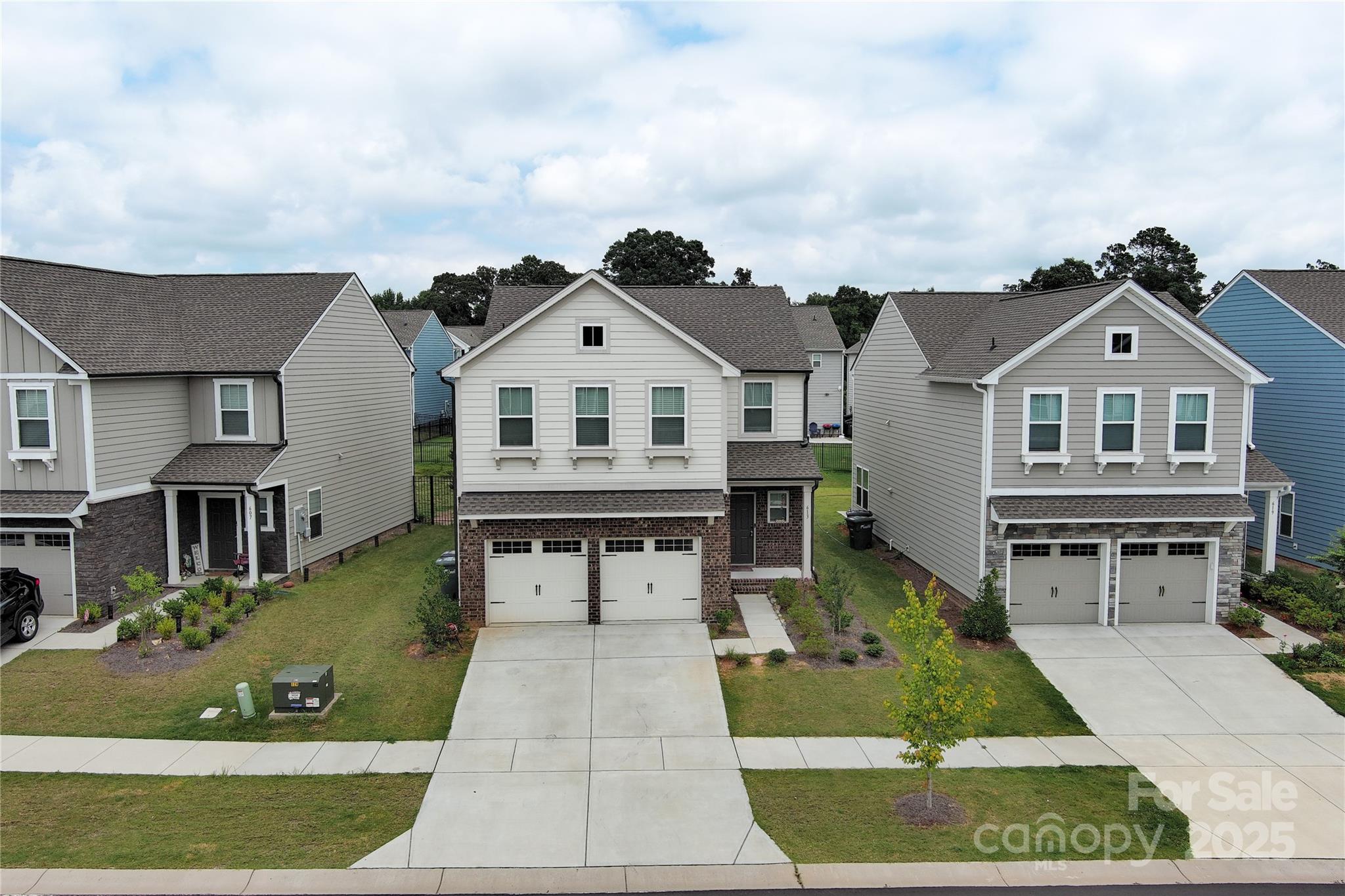 613 Scotch Meadows Loop Property Photo 1