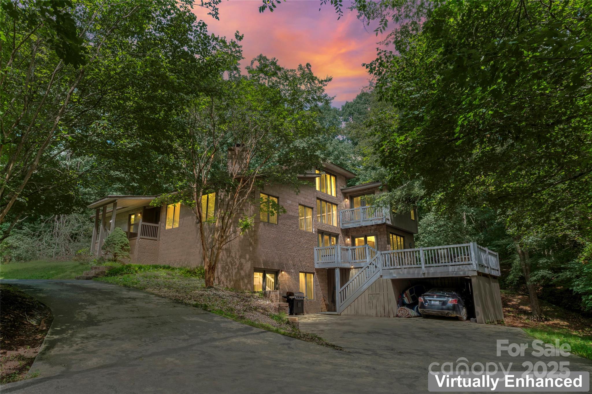 6724 Riverfront Drive Property Photo 1