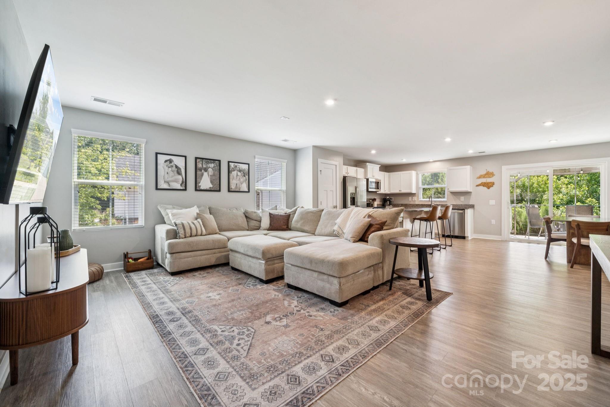 6013 Bellastead Drive Property Photo 4