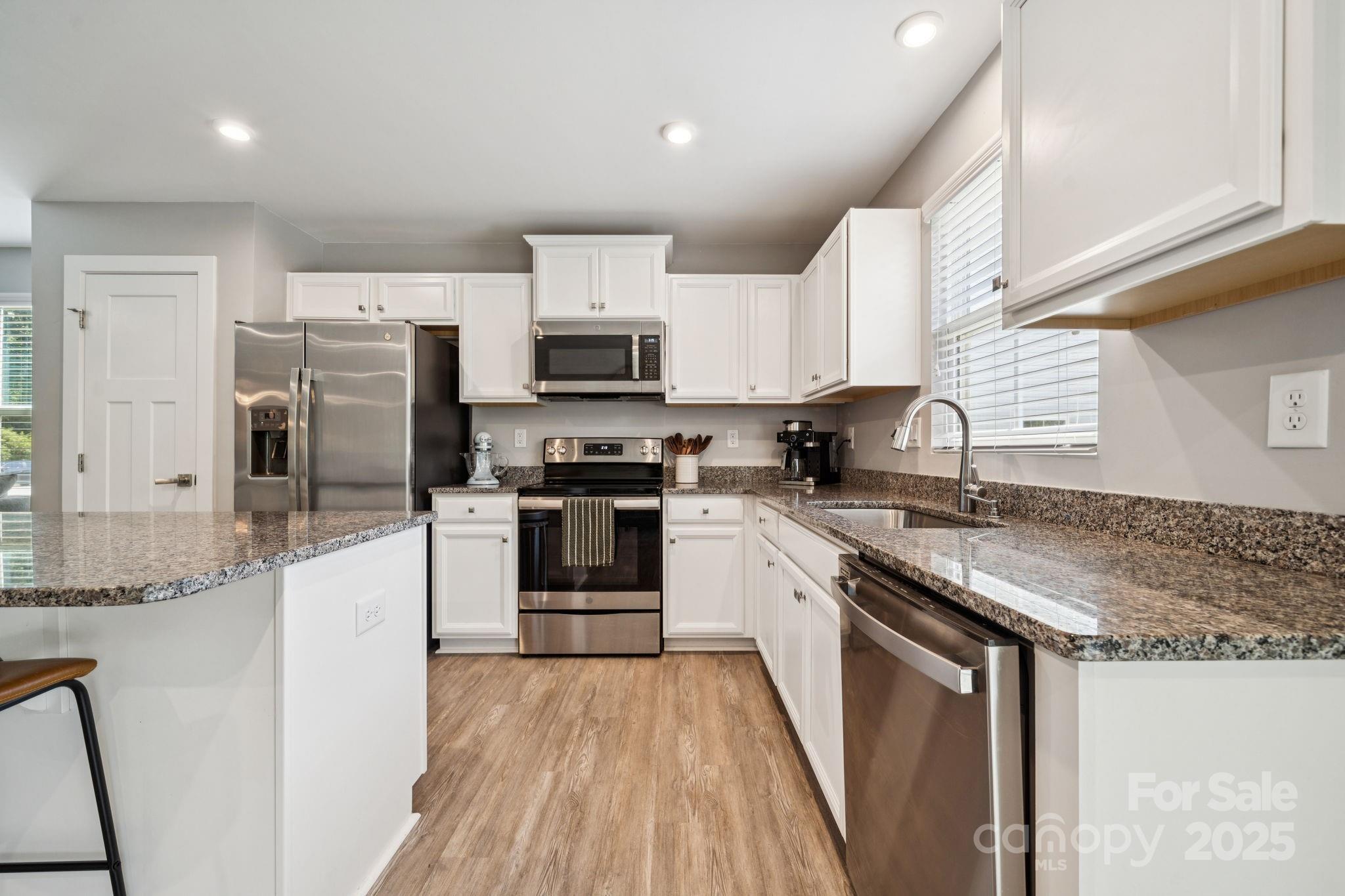 6013 Bellastead Drive Property Photo 10