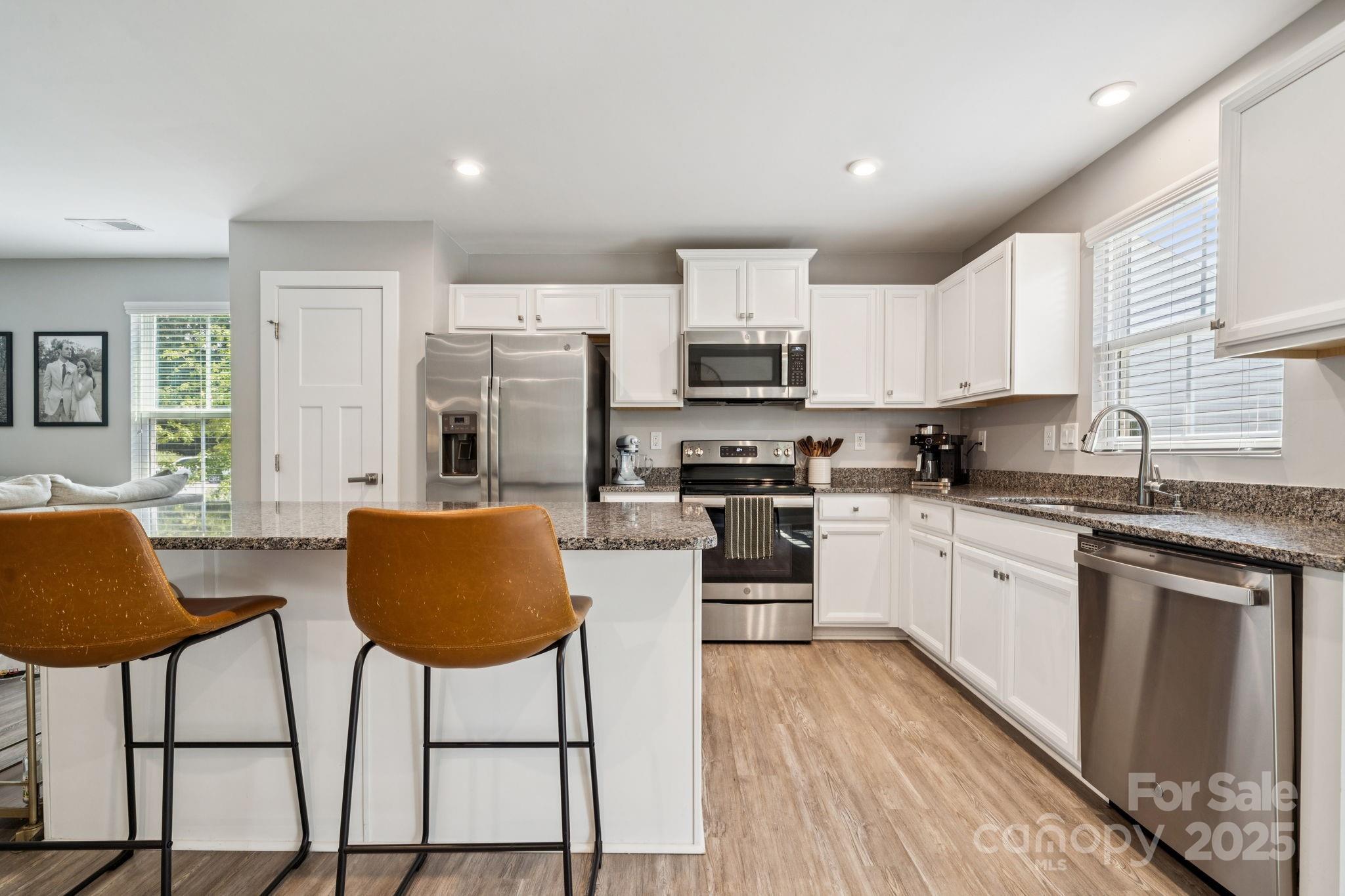 6013 Bellastead Drive Property Photo 11