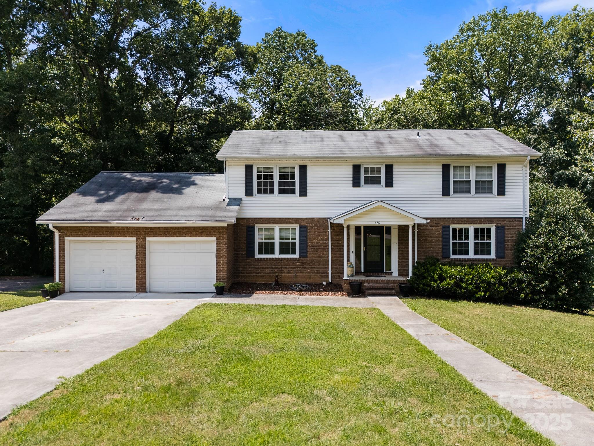 586 Crestside Drive Property Photo 1