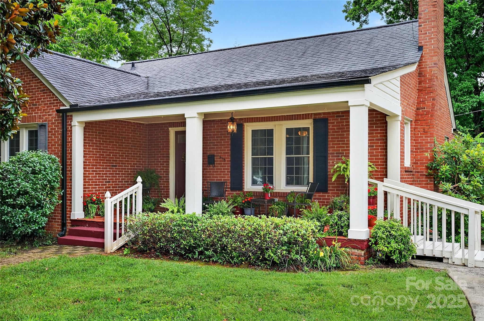 215 Magnolia Street Property Photo