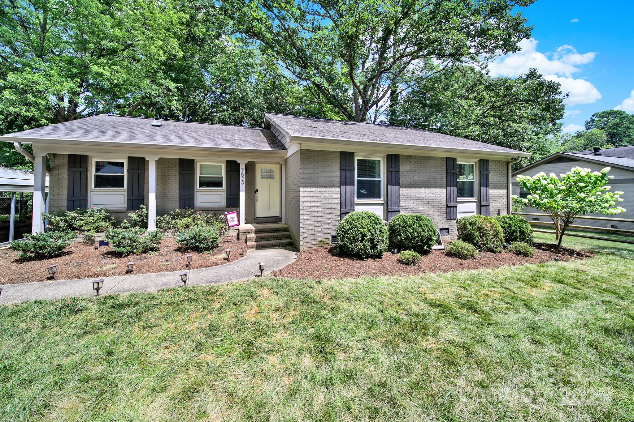 7523 Thorncliff Drive Property Photo 1