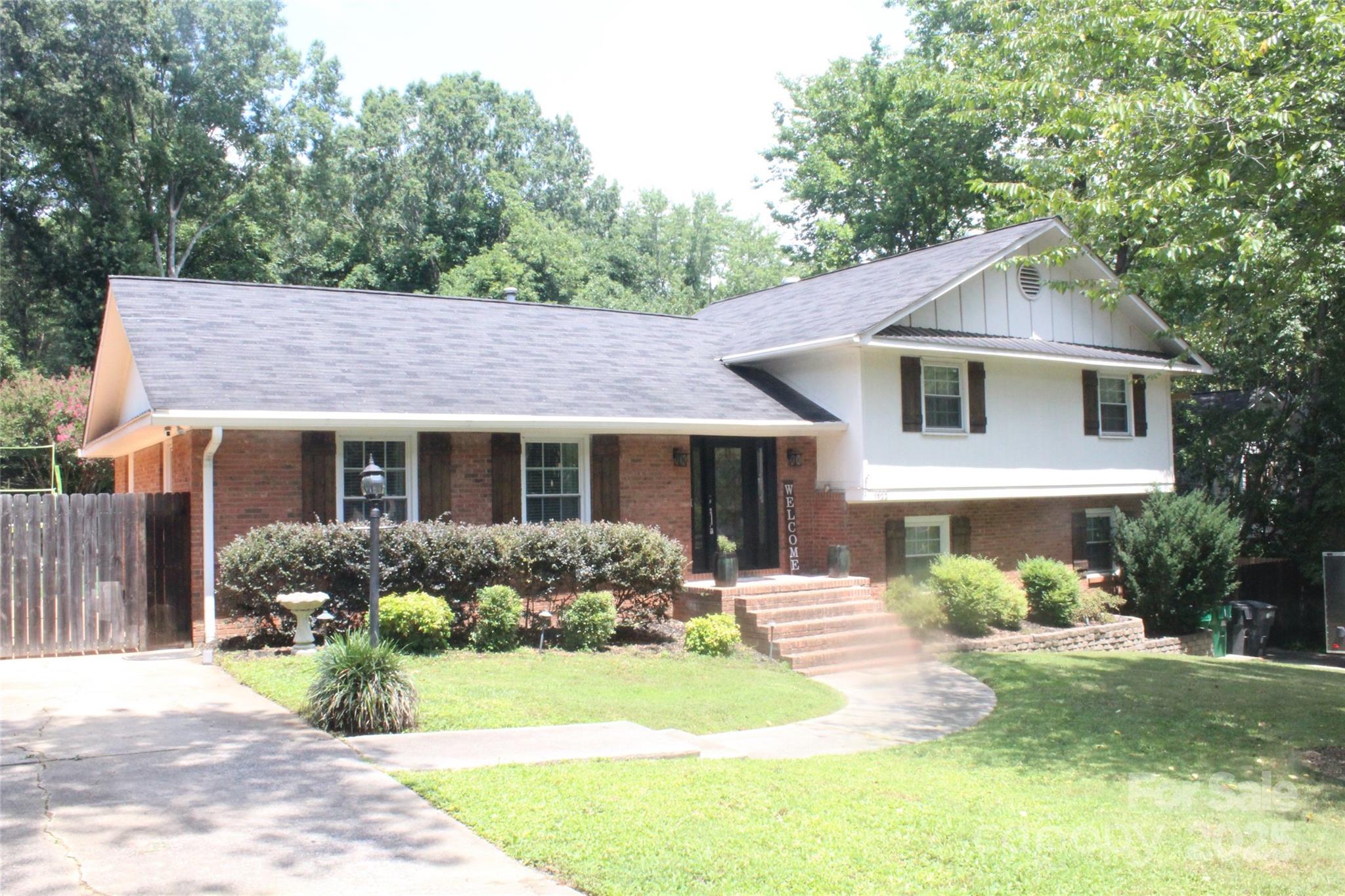 1322 E Barden Road Property Photo 2