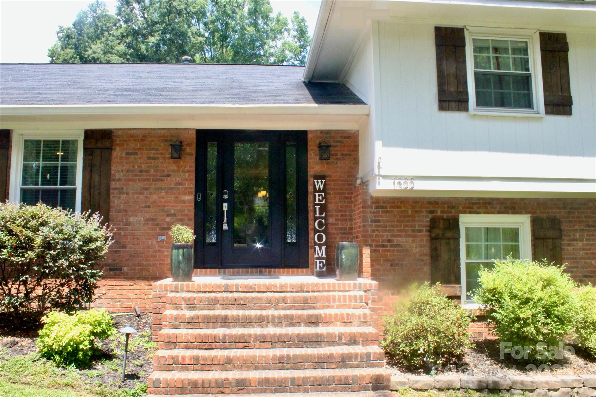 1322 E Barden Road Property Photo 3