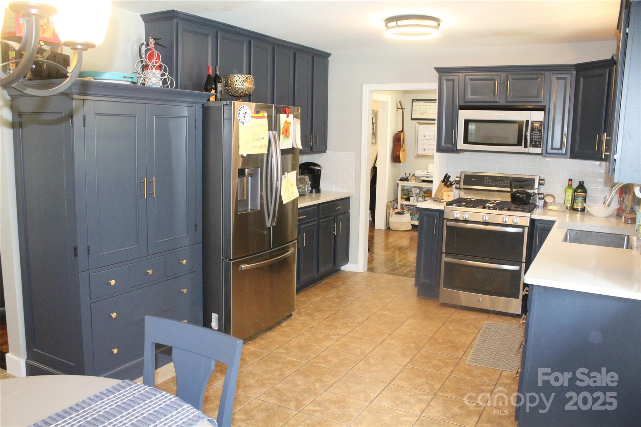 1322 E Barden Road Property Photo 8