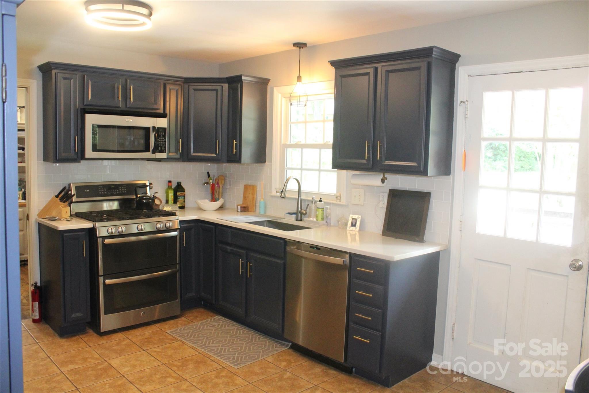 1322 E Barden Road Property Photo 9