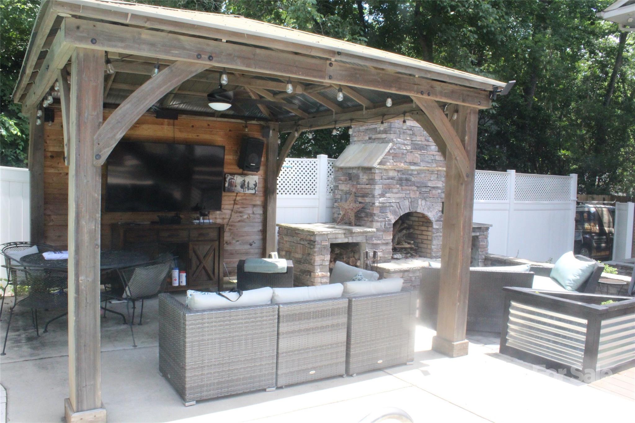 1322 E Barden Road Property Photo 19