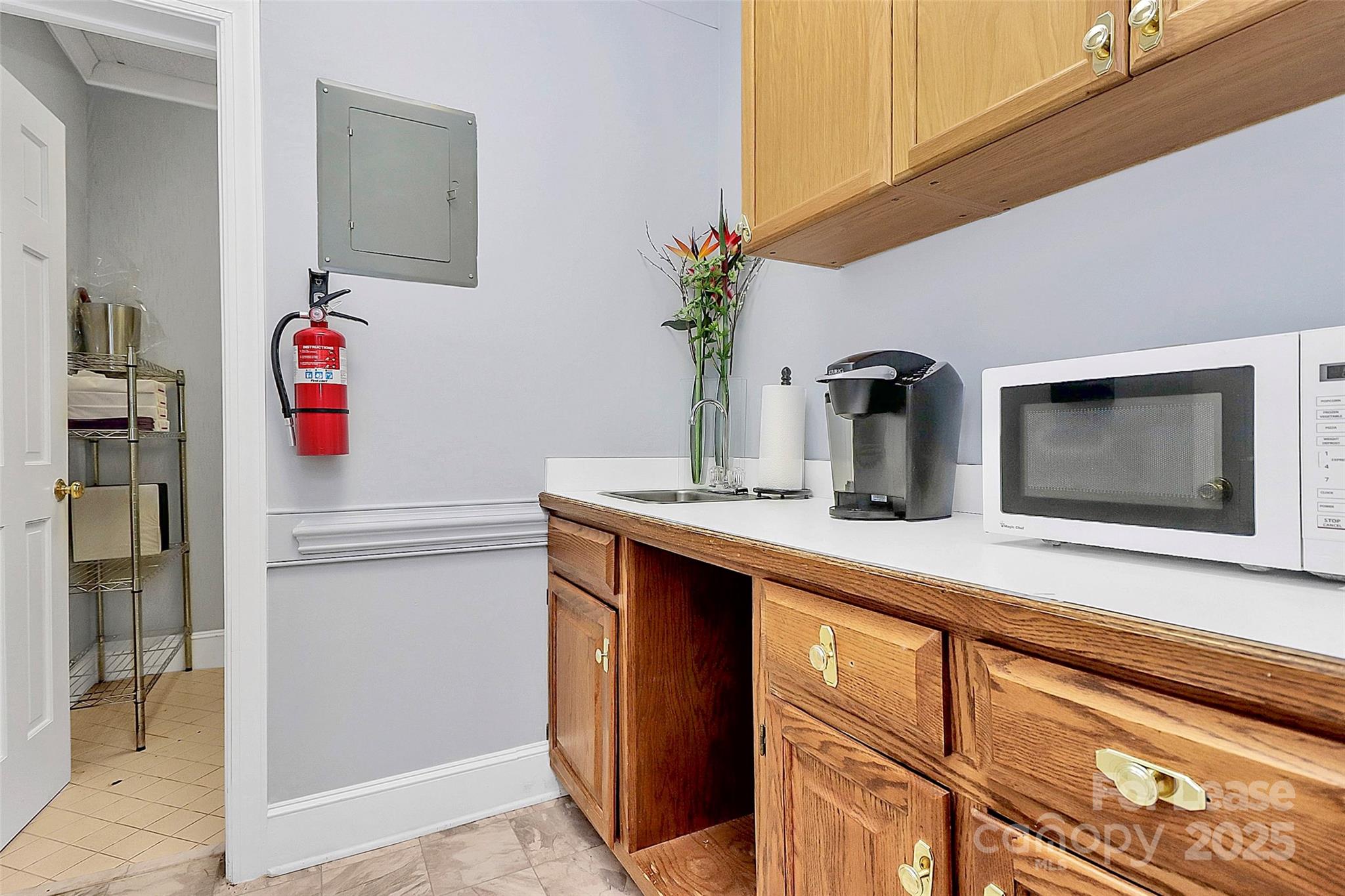 1433 Heather Lane Suite B Property Photo 17