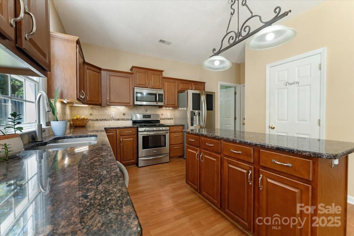 1524 Candlewyck Court Property Photo 6