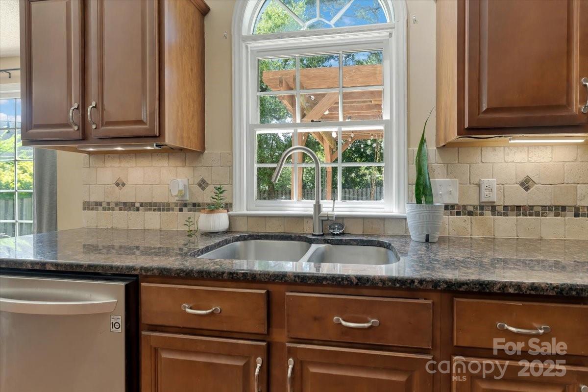 1524 Candlewyck Court Property Photo 7