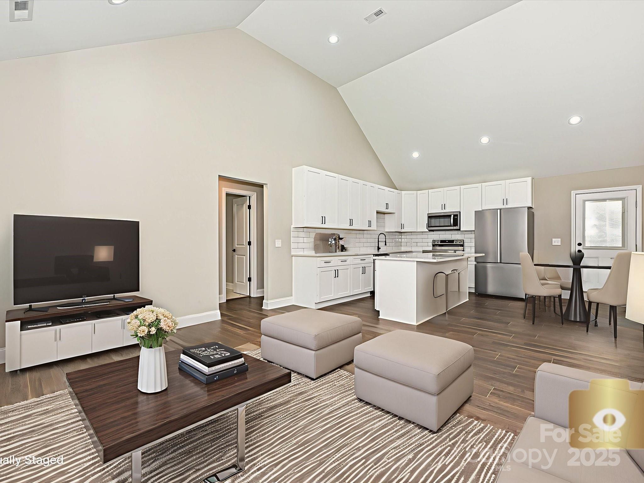 721 Green Street Property Photo 1