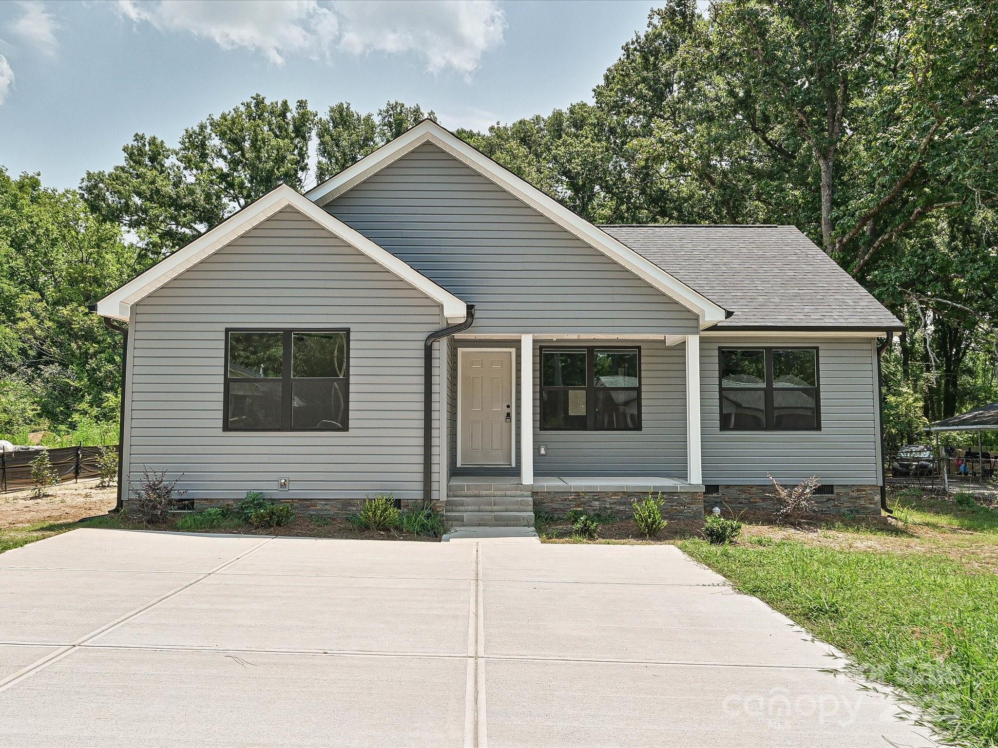 721 Green Street Property Photo 3