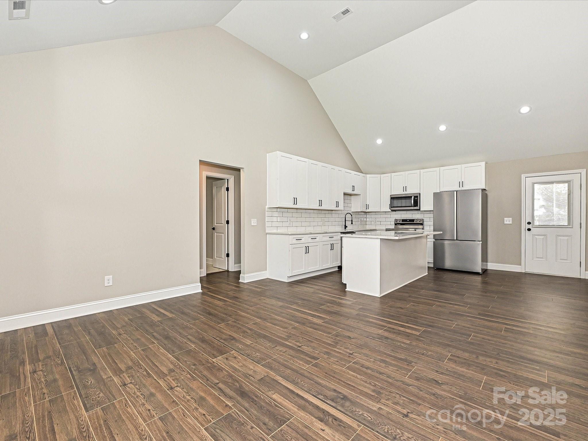 721 Green Street Property Photo 4