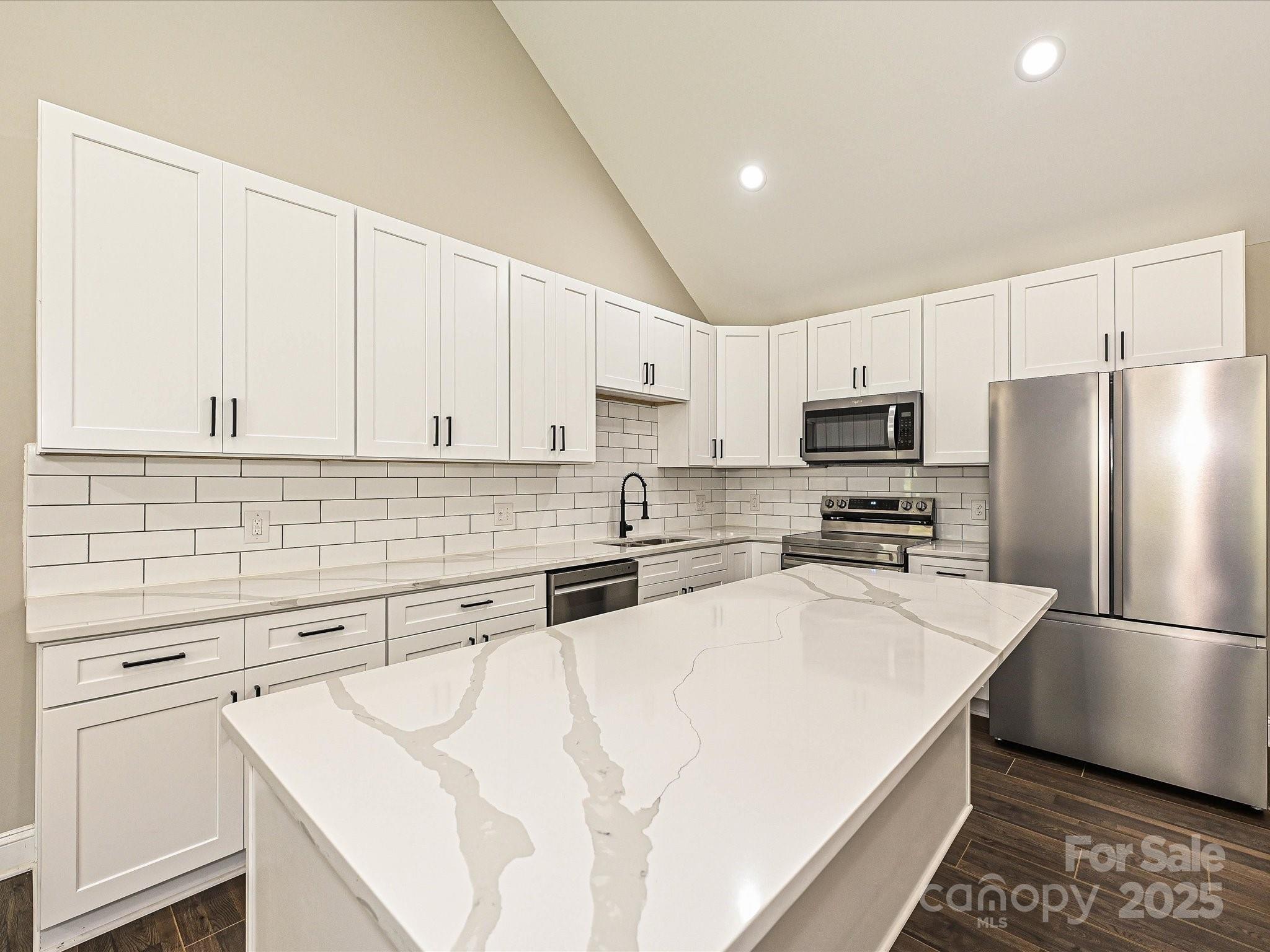 721 Green Street Property Photo 6
