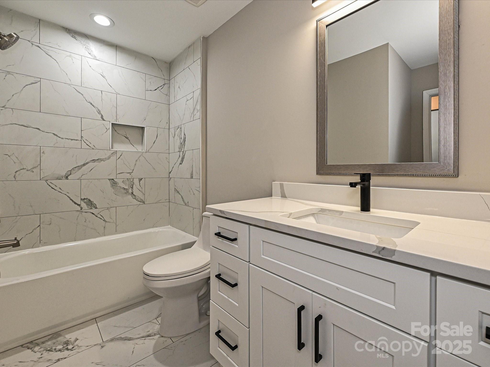 721 Green Street Property Photo 15