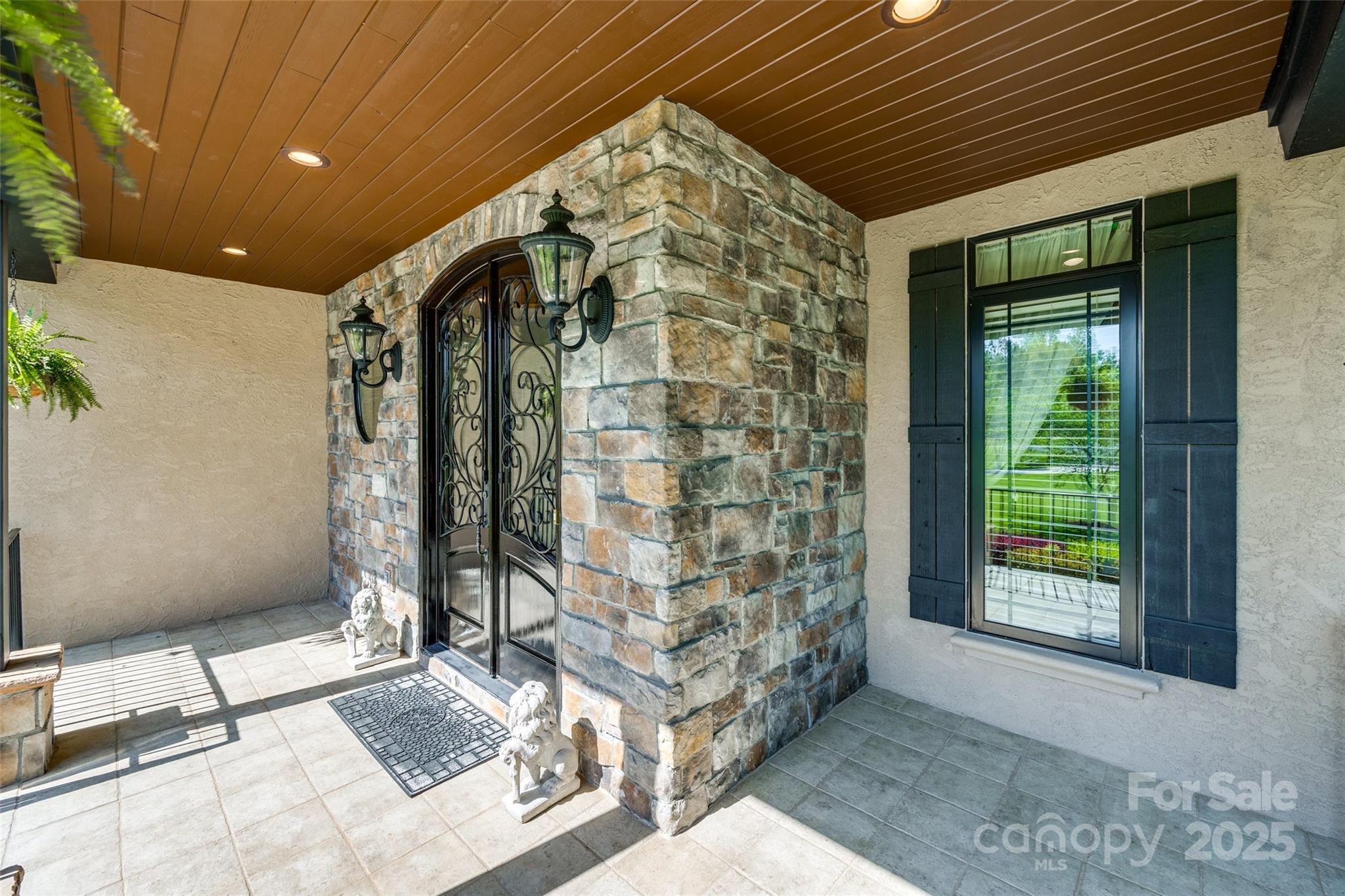 546 Little Cove Lane Property Photo 2