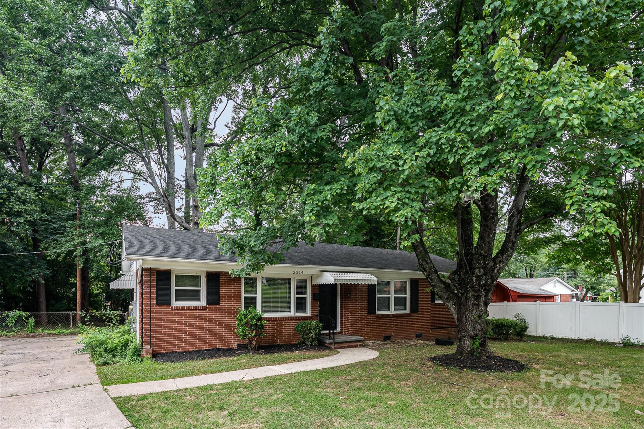 2314 Westerly Hills Drive Property Photo 2