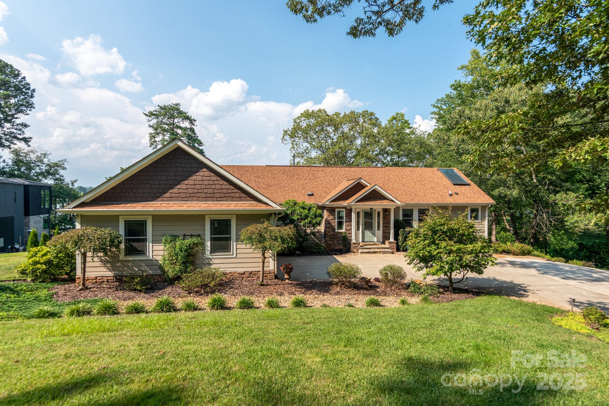 7144 Lynbrook Creek Road Property Photo 1