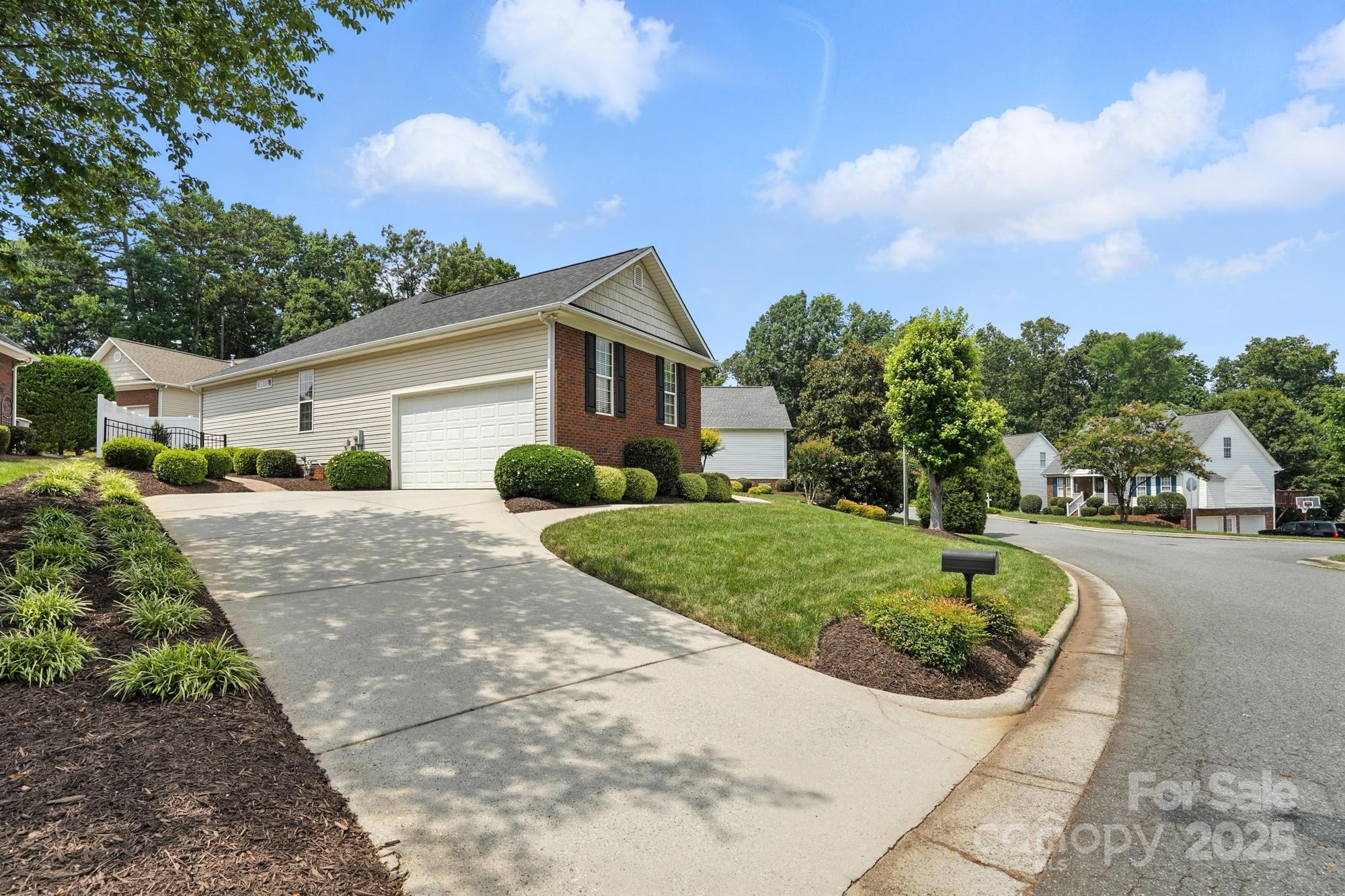2300 Wednesbury Court Property Photo 3