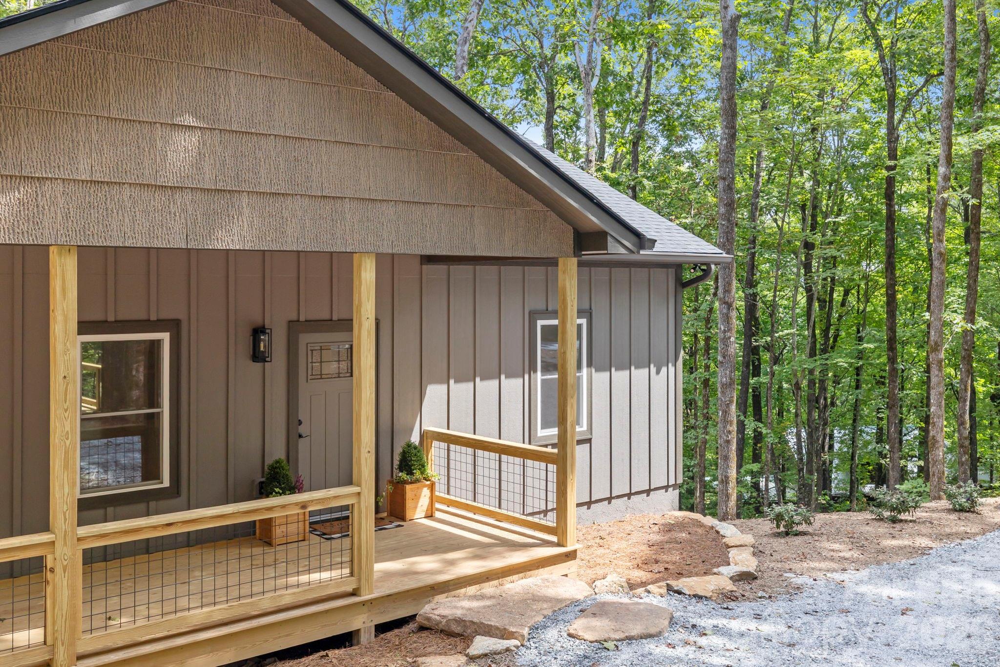 939 Rocky Mountain Road Property Photo 3