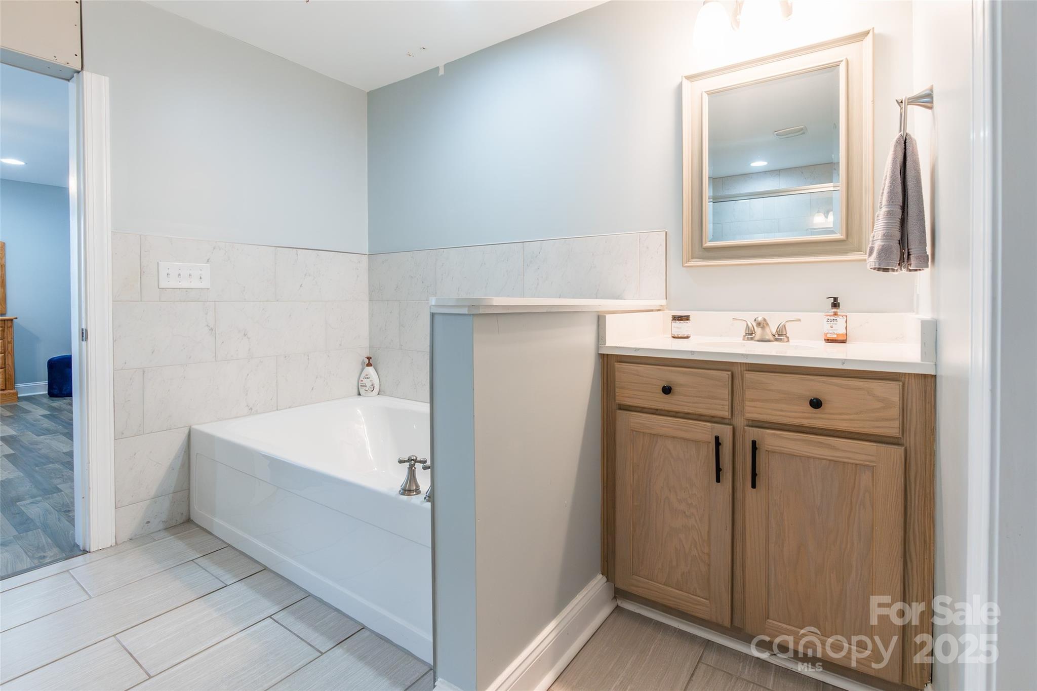 208 Canoe Pole Lane Property Photo 39